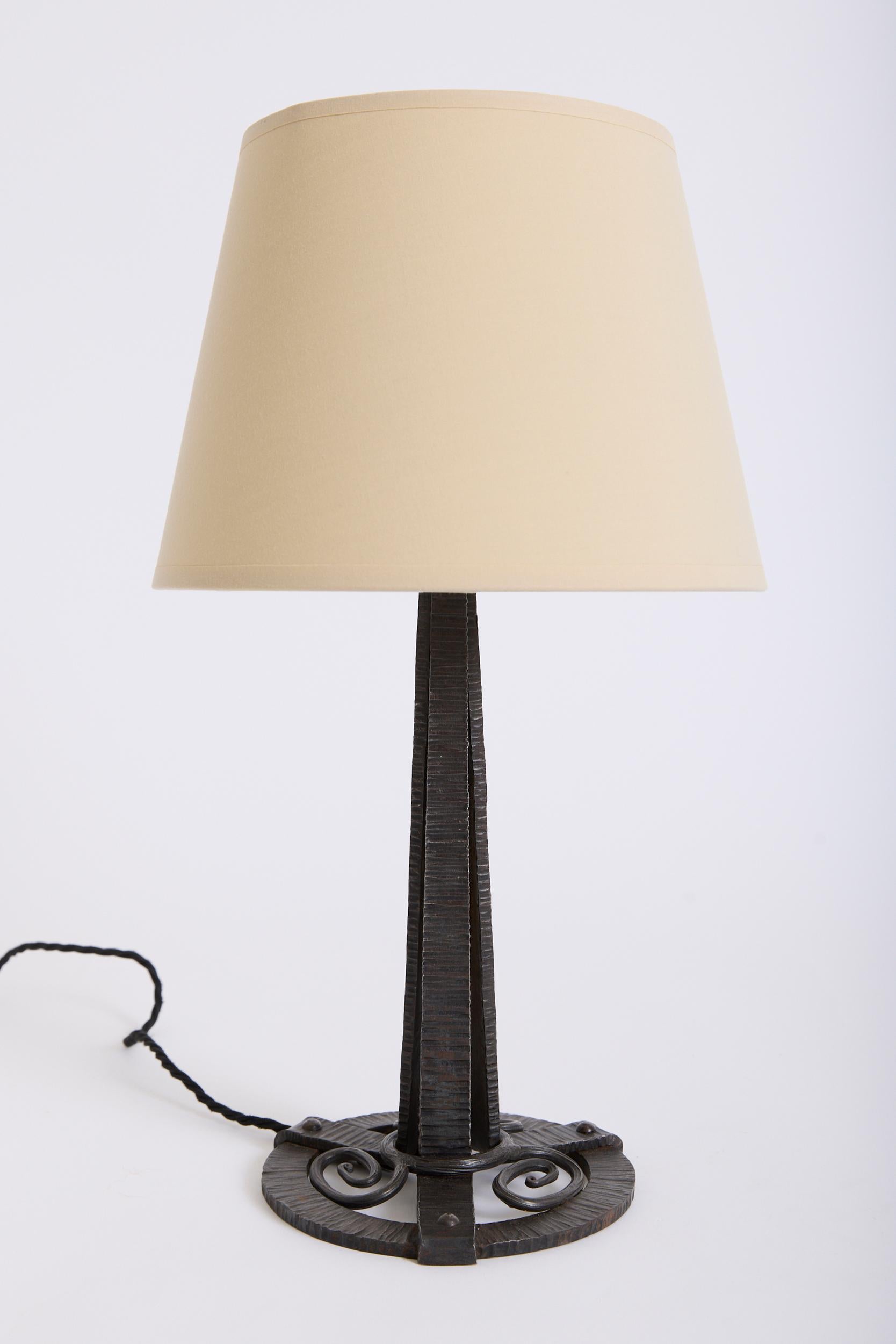 An Art Deco table lamp
France, 1930s
With the shade: 48 cm high by 31 cm diameter
Lamp base only: 32 cm high by 17 cm diameter