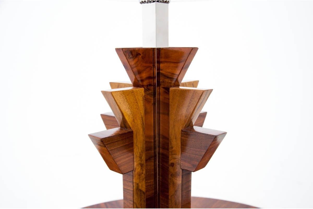 Art Deco style lamp comes from Spain.
The base and wires are new.
European plug.
Excellent condition.
   