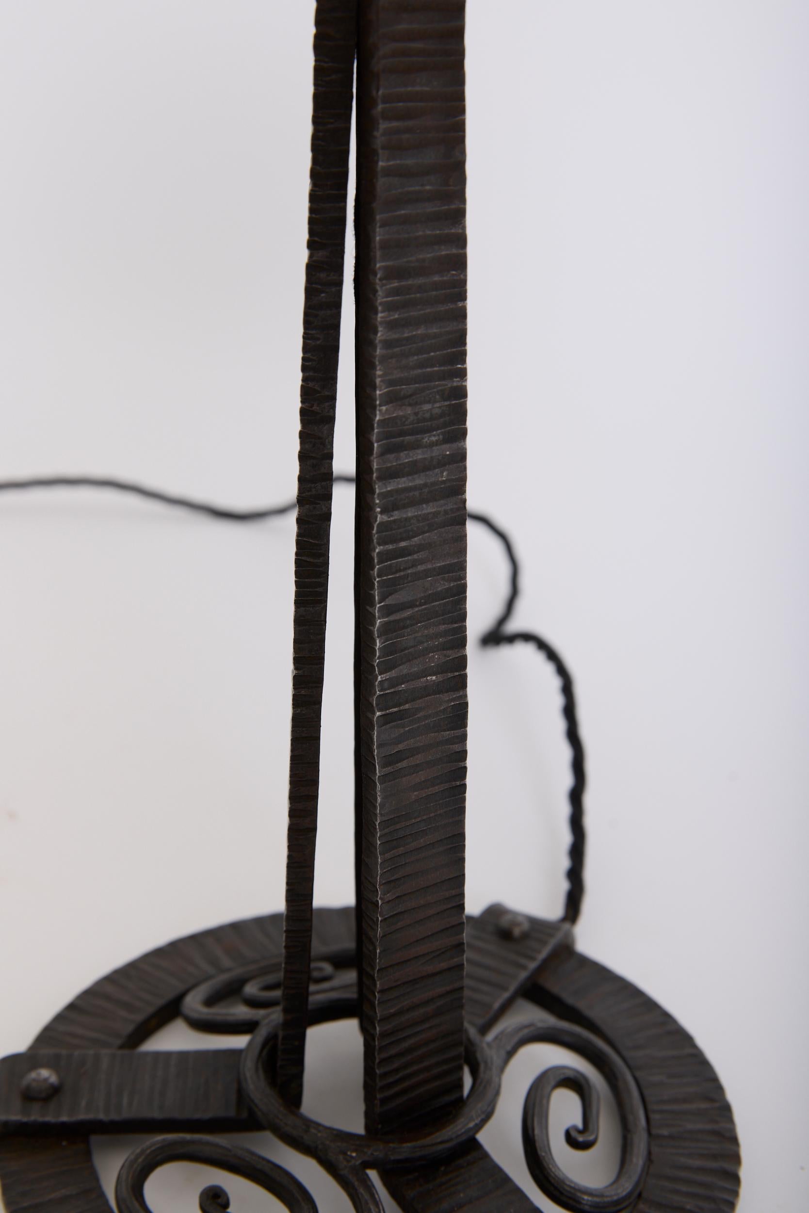 Mid-20th Century Art Deco Table Lamp For Sale