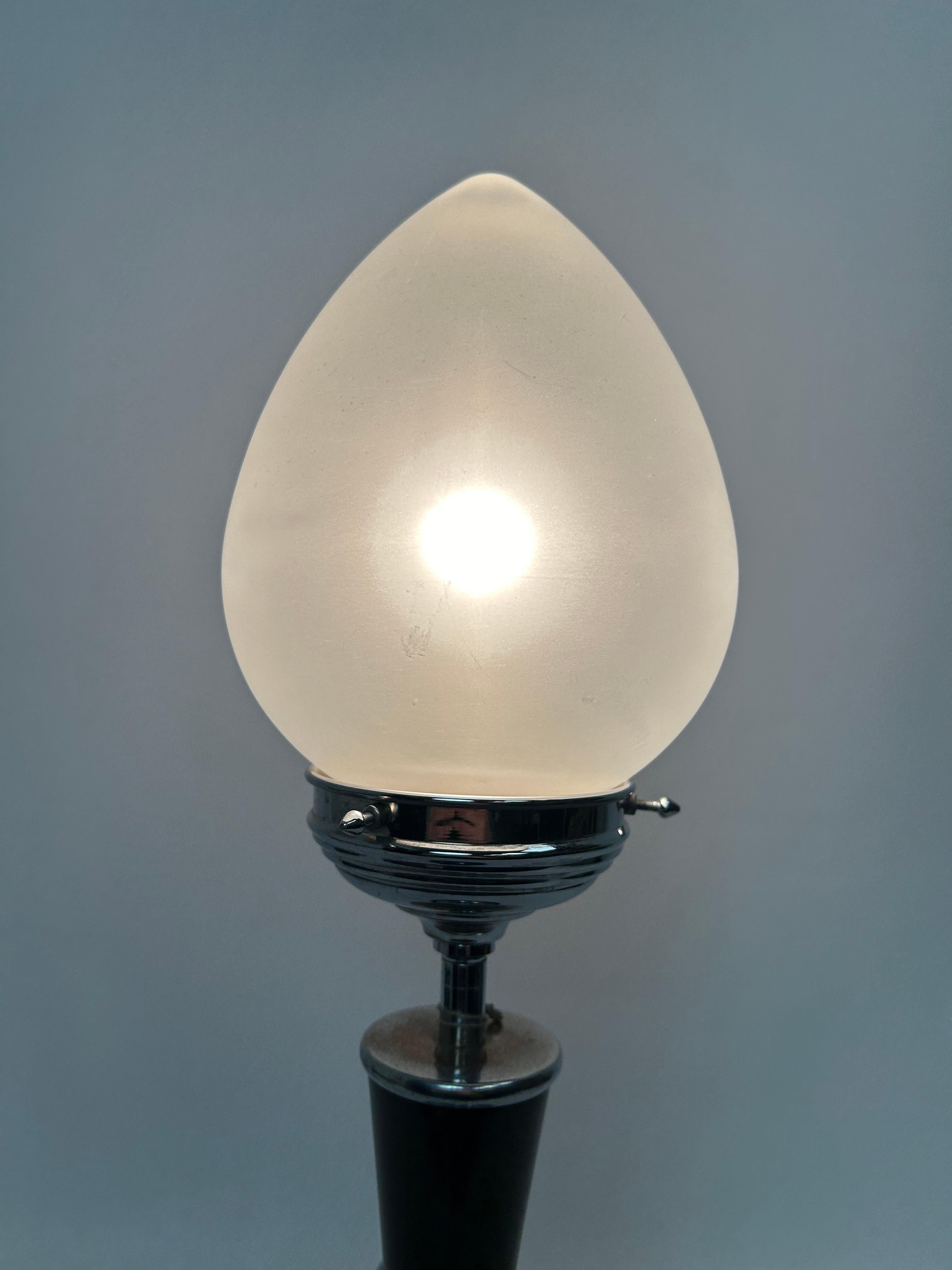 Art deco table lamp In Good Condition For Sale In Banská Štiavnica, SK