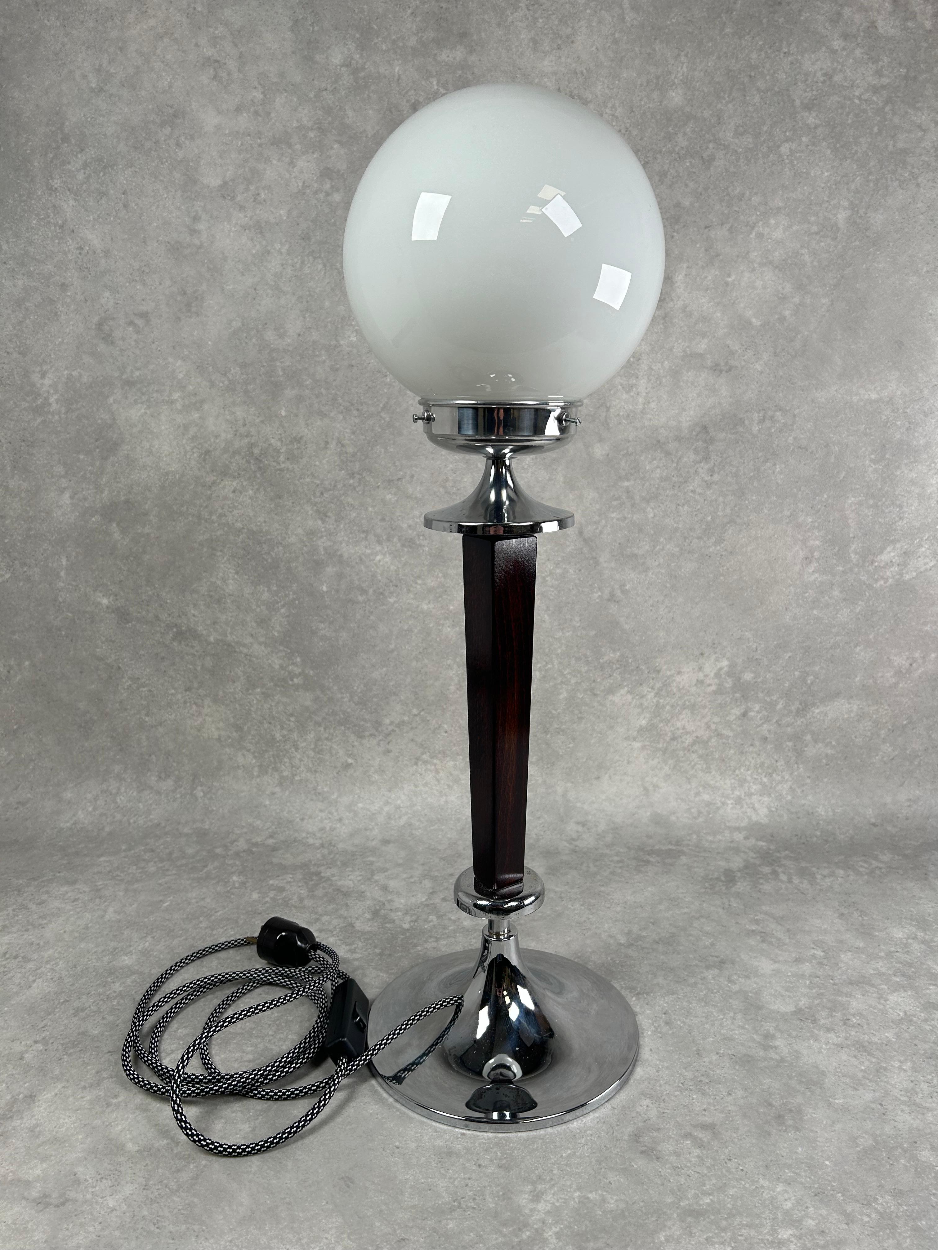Art deco table lamp In Good Condition For Sale In Banská Štiavnica, SK