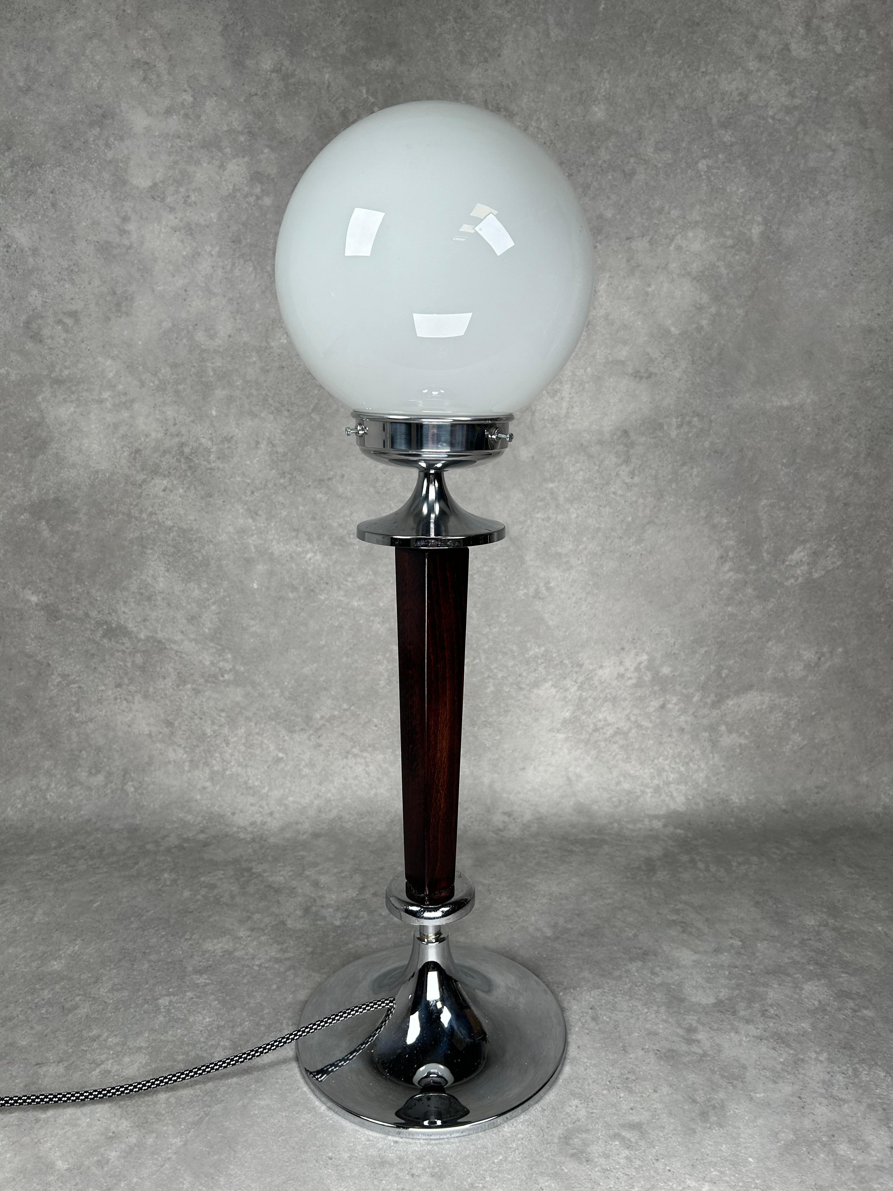 Opaline Glass Art deco table lamp For Sale