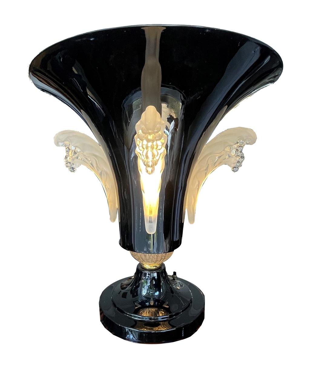 Mid-20th Century Art Deco table lamp from “Ezan” For Sale