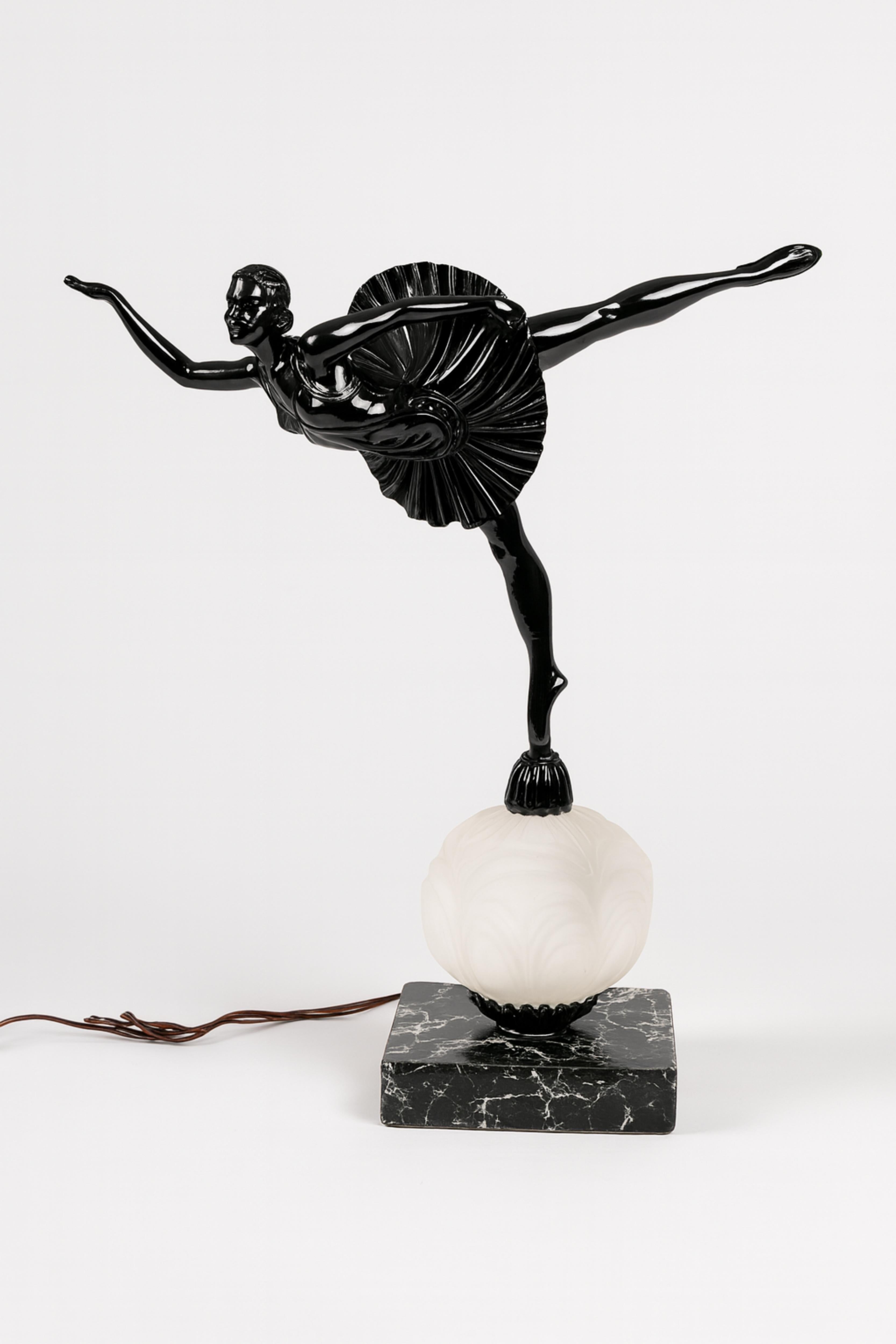 Art déco Art Deco Table Lamp Green Bronze Dancer Statue, 20th Century en vente