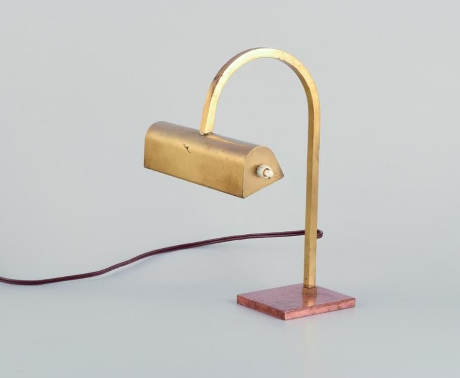 Unknown Art Deco table lamp in a stylish design. Approx. 1940s. For Sale