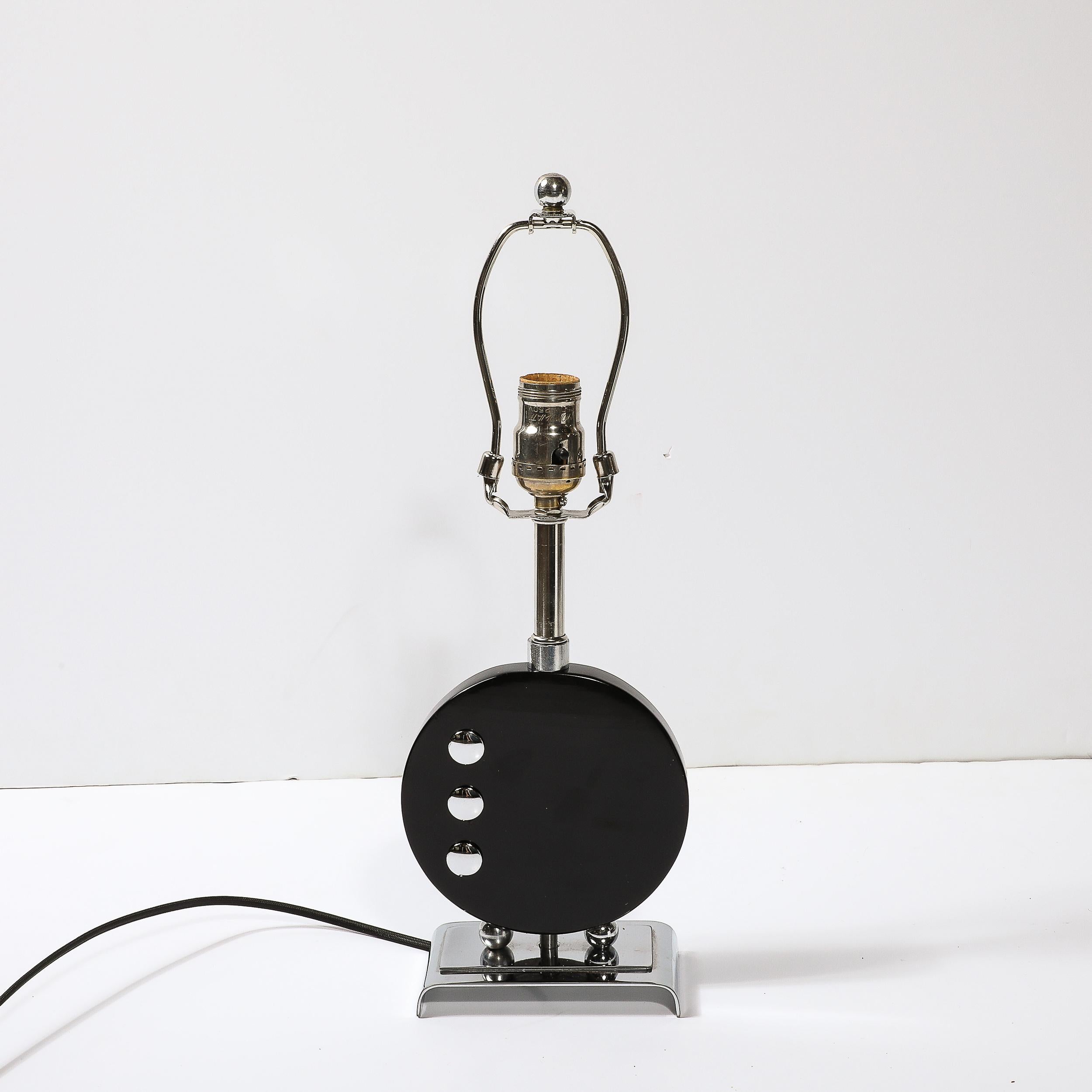 Lampe de table Art déco en laque noire avec détails chromés d'après Donald Deskey en vente 4