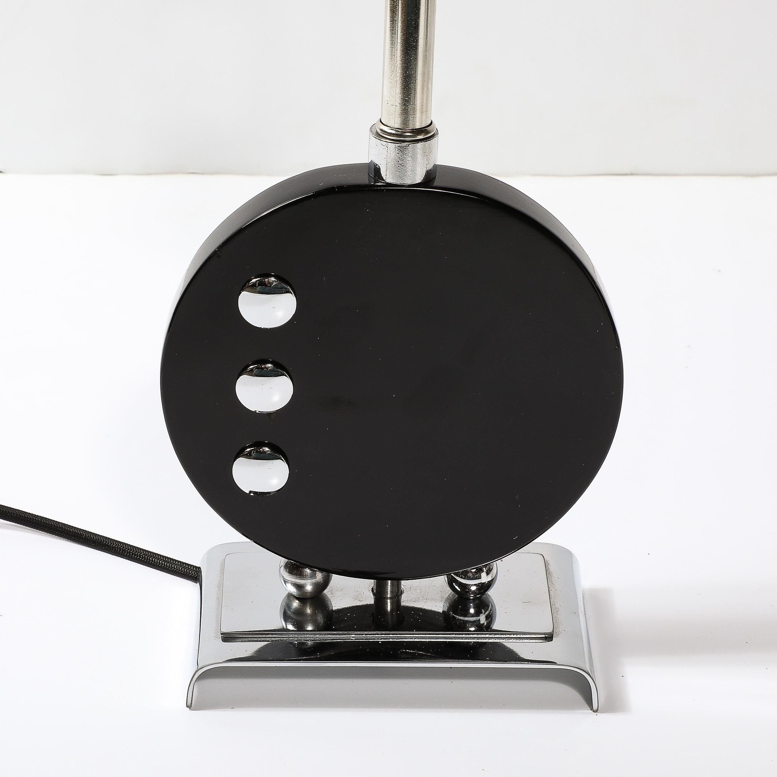 Lampe de table Art déco en laque noire avec détails chromés d'après Donald Deskey en vente 3