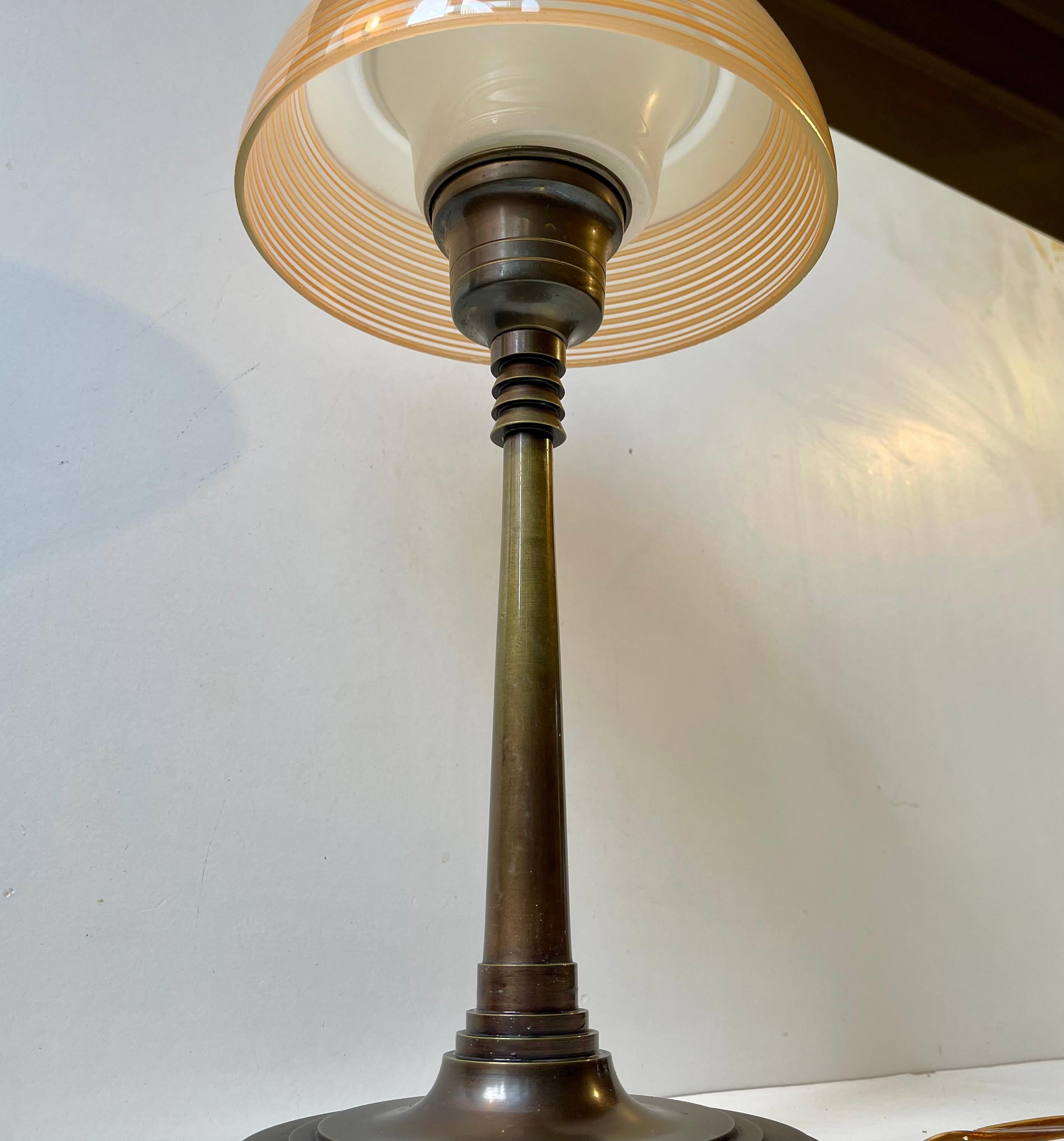 Lámpara Art Decó de sobremesa en bronce y cristal rayado de Fog & Mørup, años 30 en venta 2