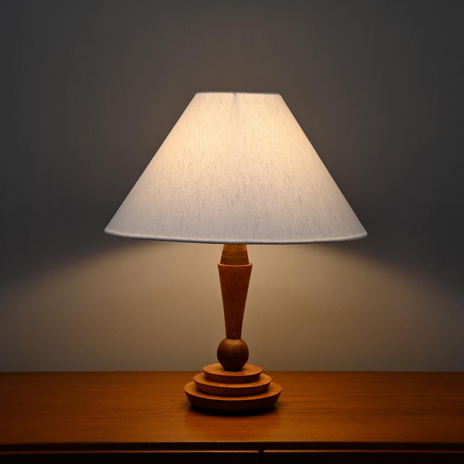 Art-déco-Tischlampe aus Wurzelnussholz in Wurzelholz, 1950er Jahre (Art déco) im Angebot