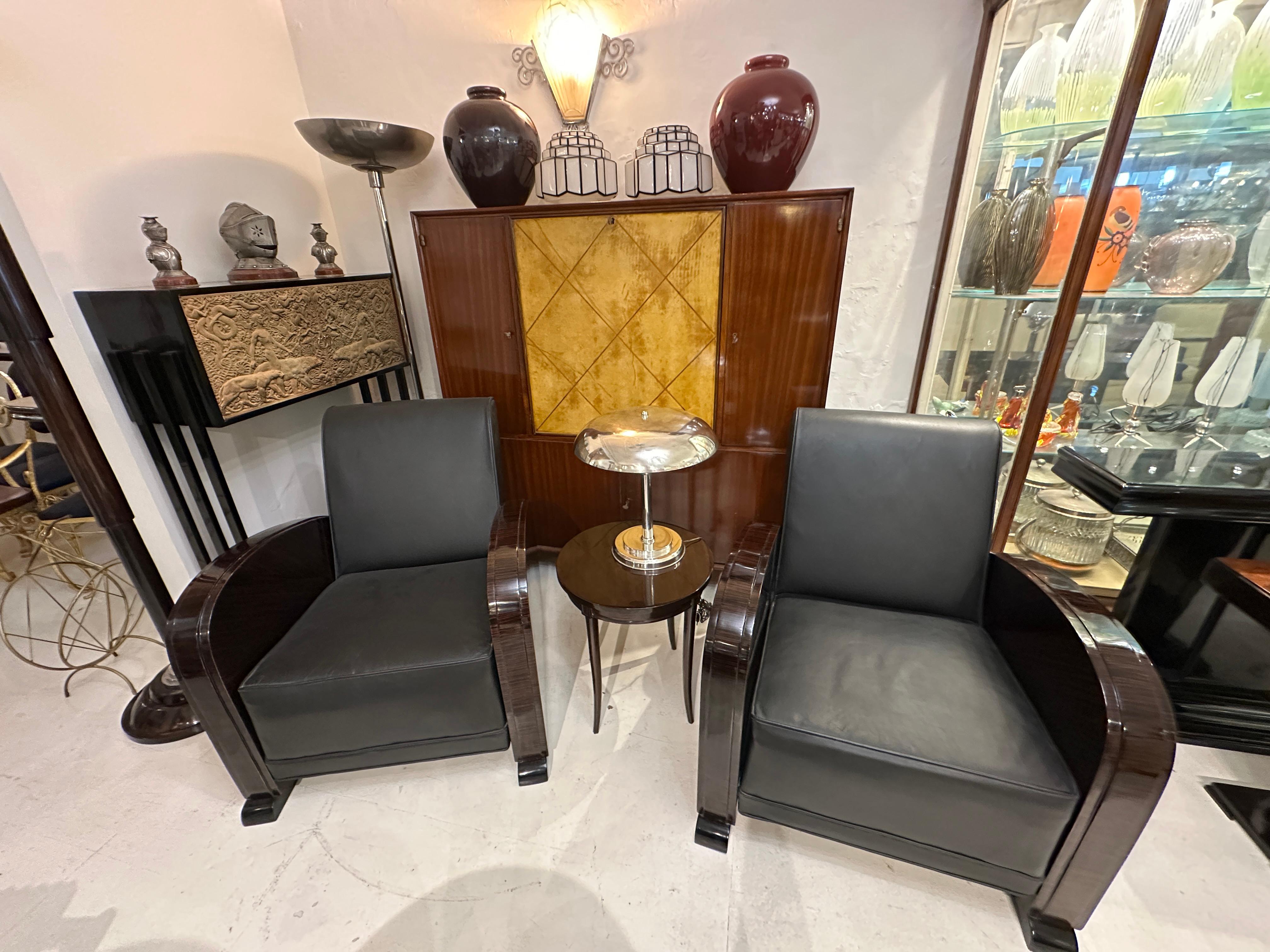 Desk lamp Art deco.
Materia: chromed 
Style: Art Deco
Country: France
To take care of your property and the lives of our customers, the new wiring has been done.
If you want to live in the golden years, this is the Desk lamp that your project