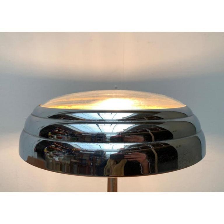 Métal Lampe de table Art déco en chrome et verre en vente