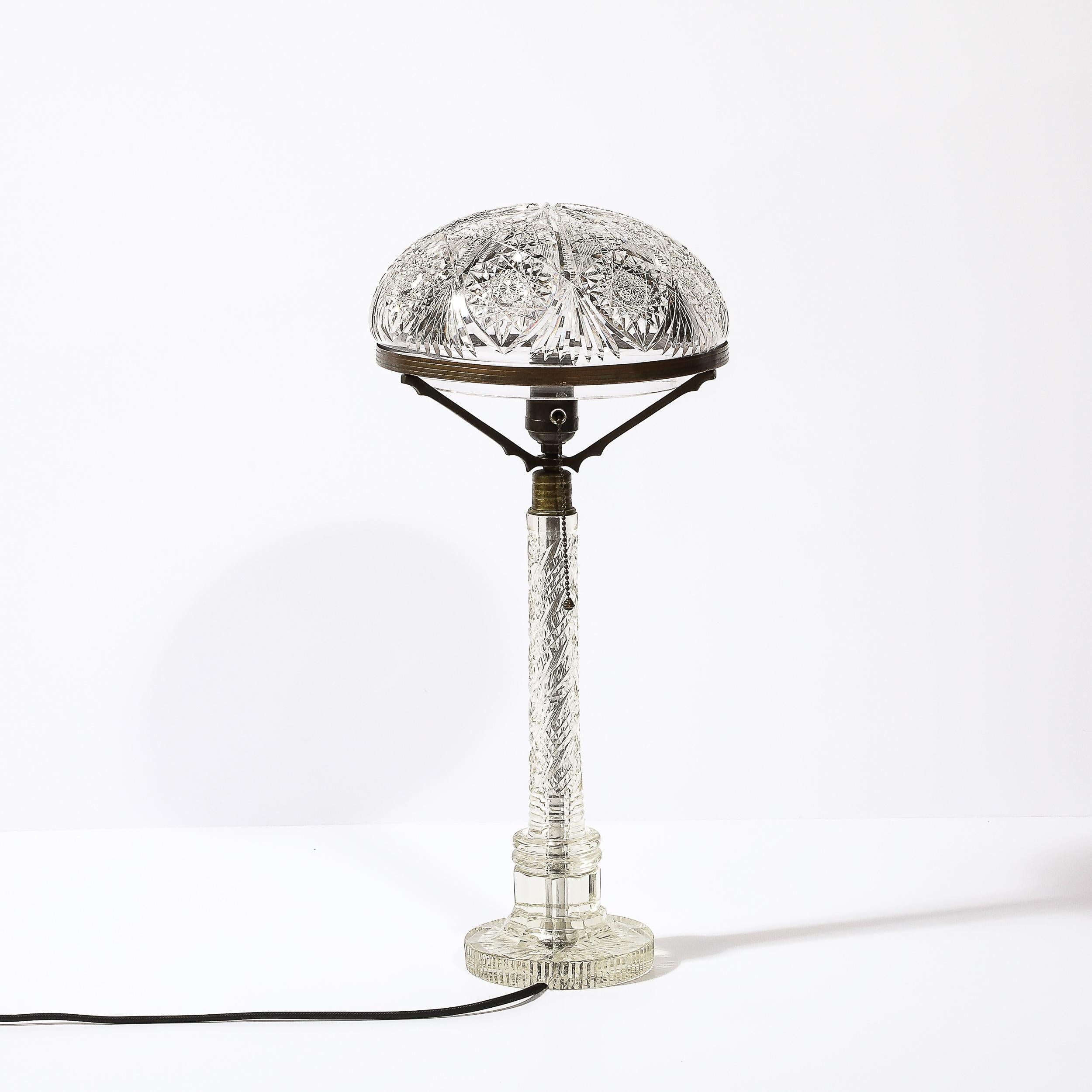 Art-Déco-Tischlampe aus geschliffenem Kristall und Bronze im Angebot 8