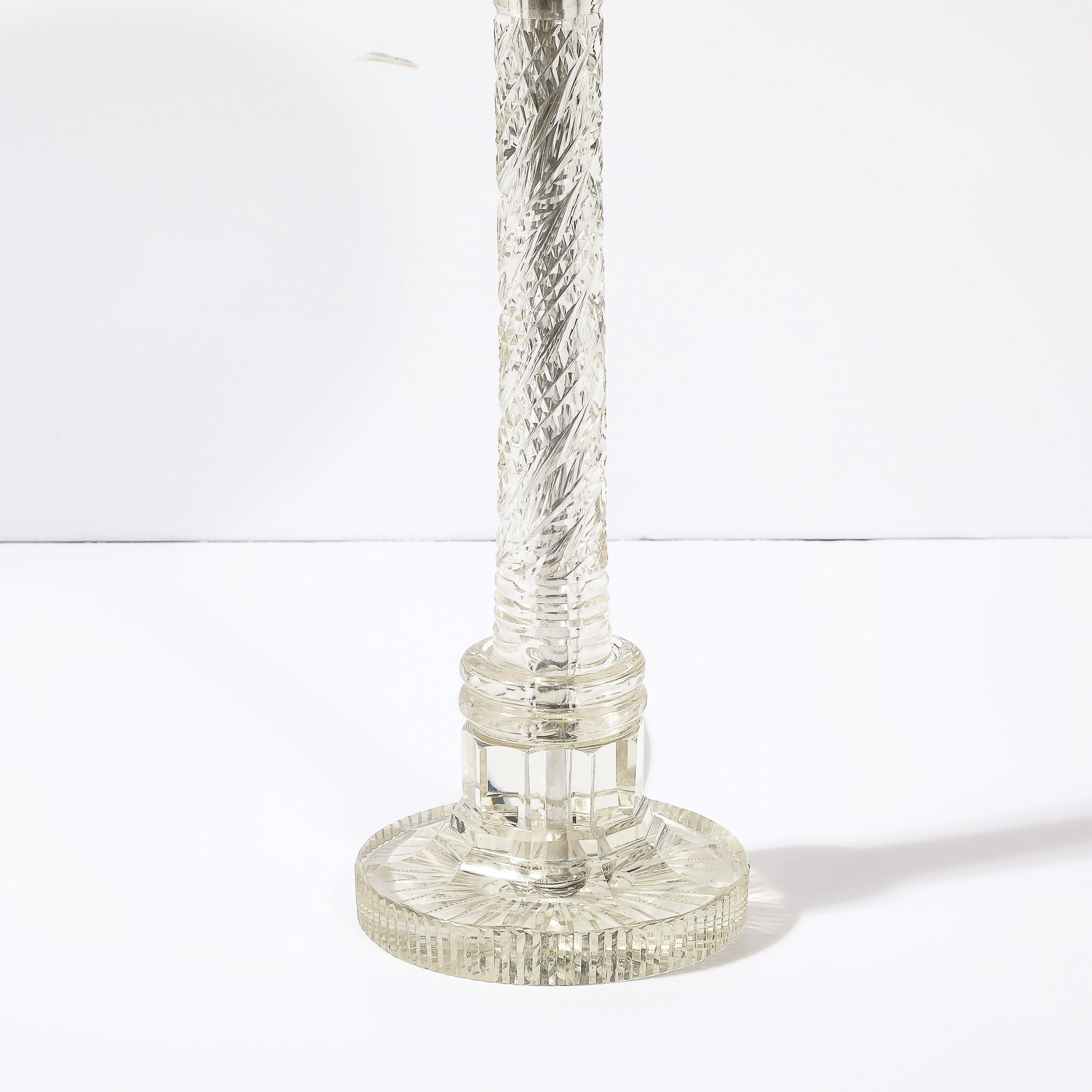 Art-Déco-Tischlampe aus geschliffenem Kristall und Bronze (Art déco) im Angebot