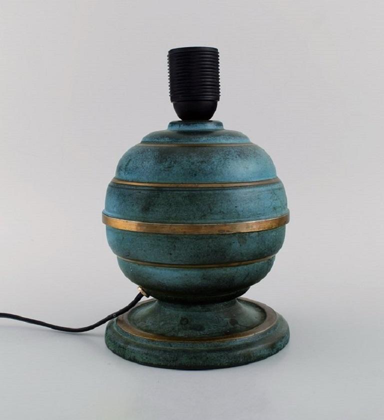 Art Deco table lamp in green patinated metal. 1930s / 40s.
Measures: 17 x 15 cm (ex. Socket).
In excellent condition.