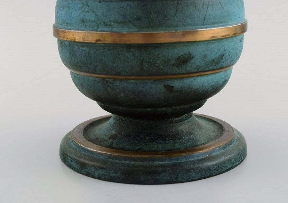 Mid-20th Century Art Deco Table Lamp in Green Patinated Metal, 1930s / 40s For Sale