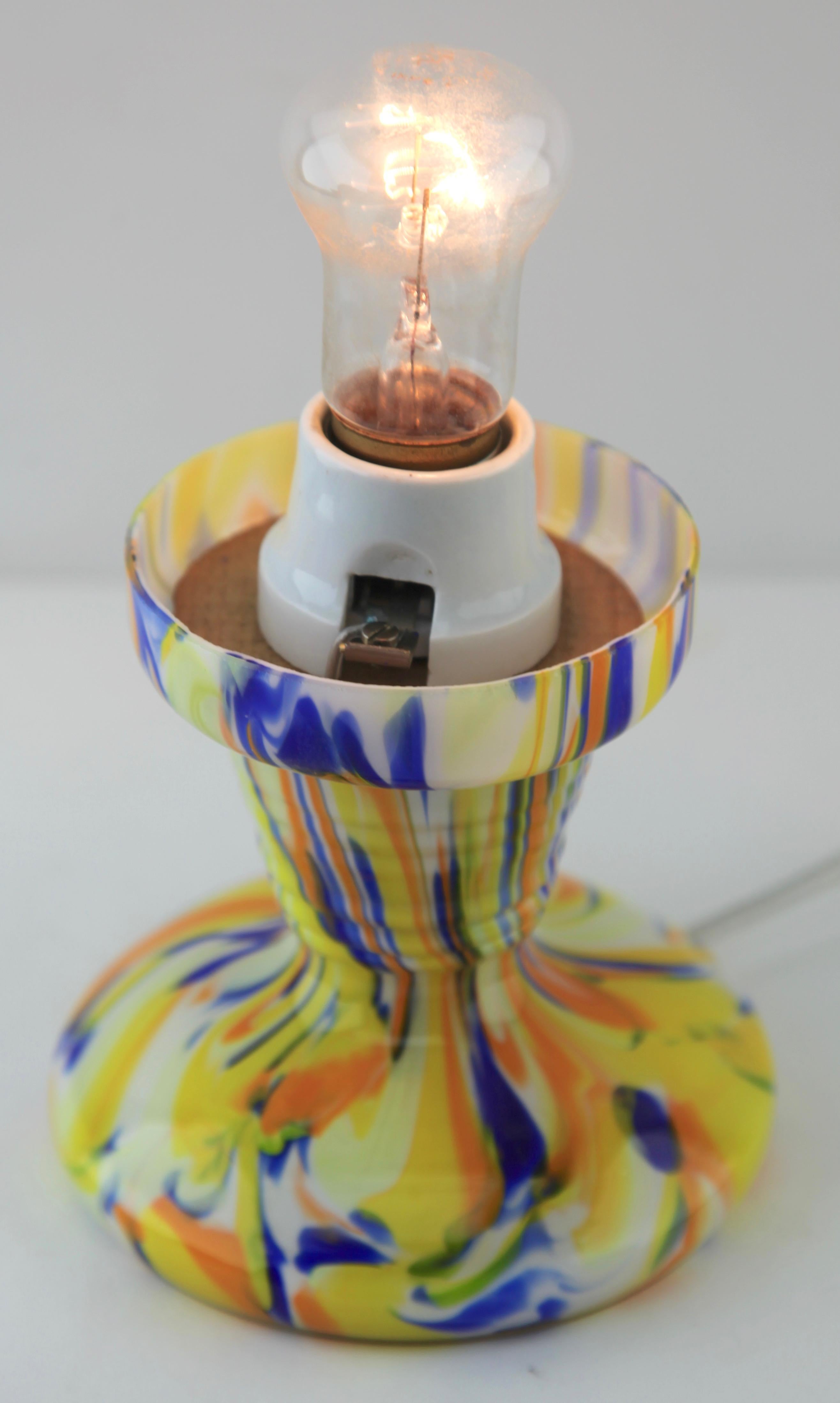 Art-déco-Tischlampe aus mehrfarbigem Splatter-Glas Scailmont Belgien 1930er Jahre (Glaskunst)
