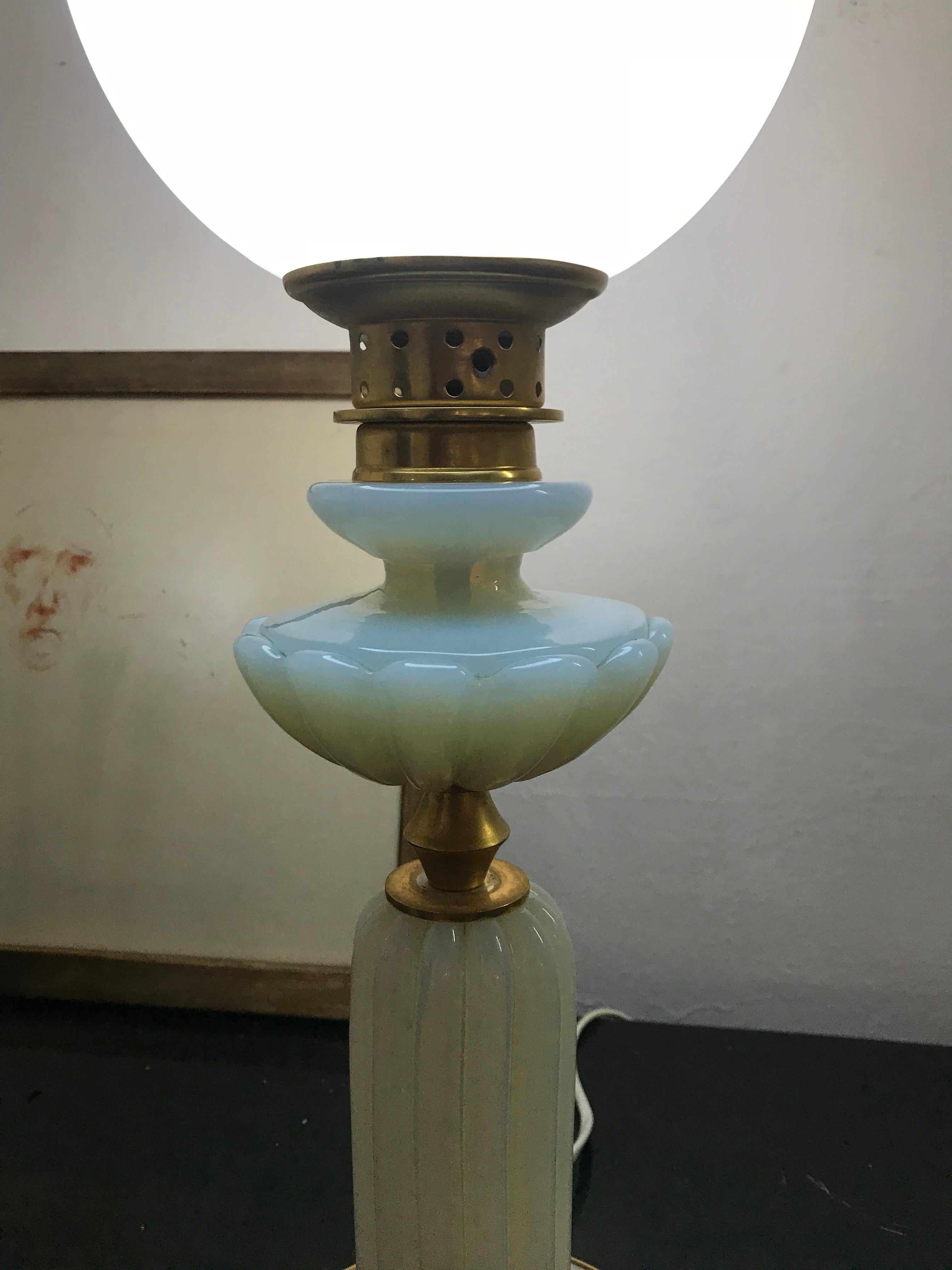 Art Deco Table Lamp in Murano Glass, Attributed to Barovier and Toso, circa 1940 For Sale 3