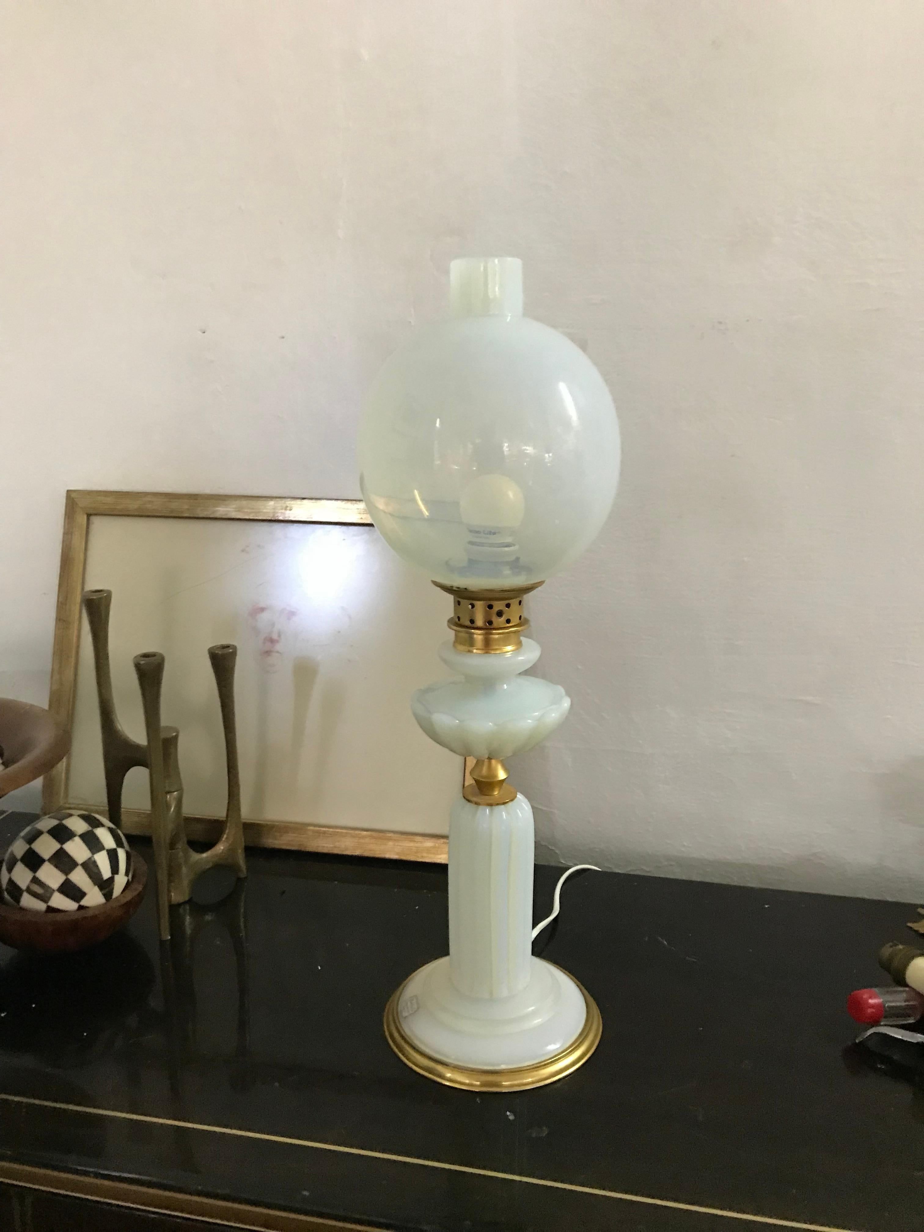 Mid-Century Modern Art Deco Table Lamp in Murano Glass, Attributed to Barovier and Toso, circa 1940 For Sale
