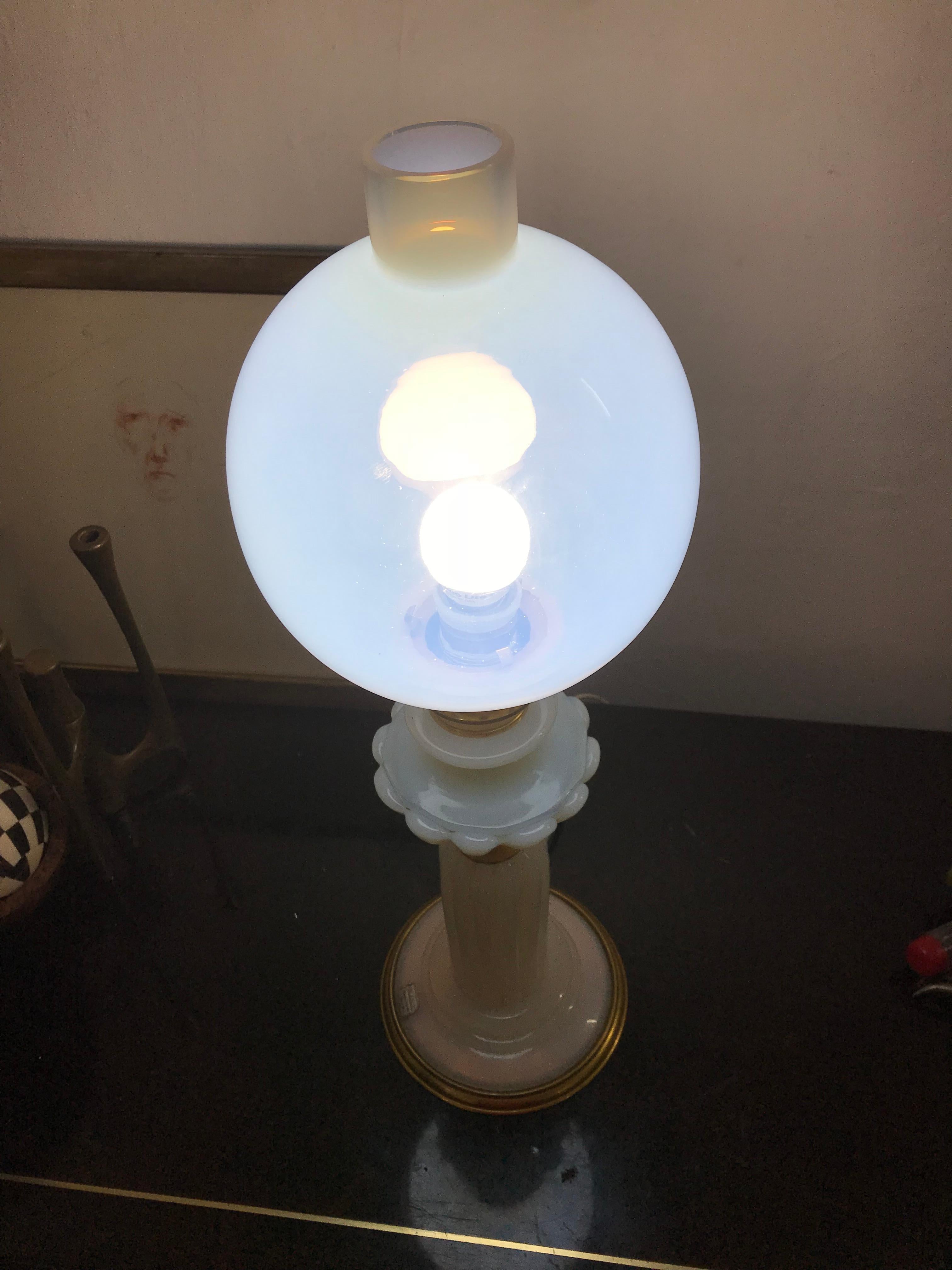 Art Deco Table Lamp in Murano Glass, Attributed to Barovier and Toso, circa 1940 For Sale 1