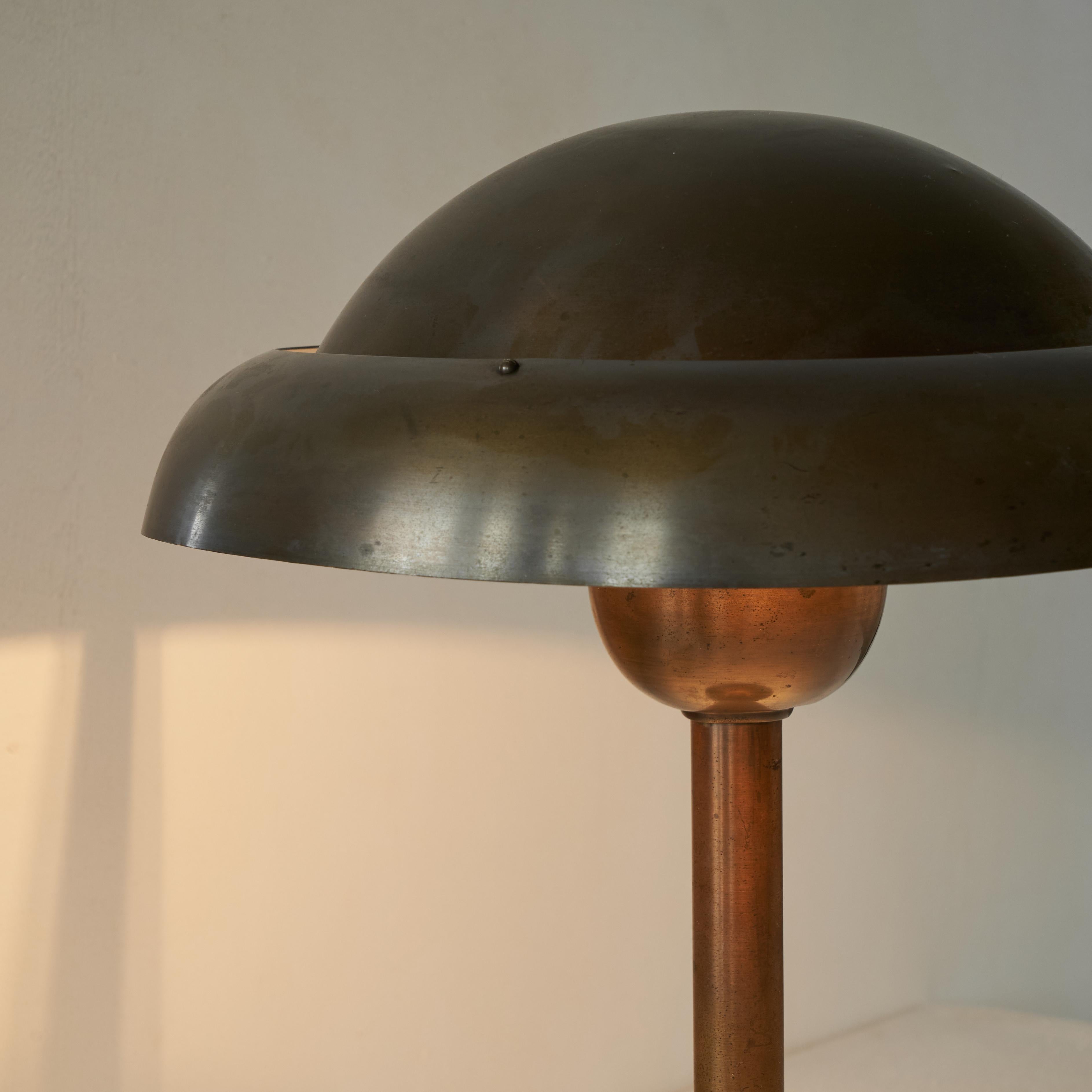 Art Deco Table Lamp in Patinated Brass In Good Condition In Tilburg, NL
