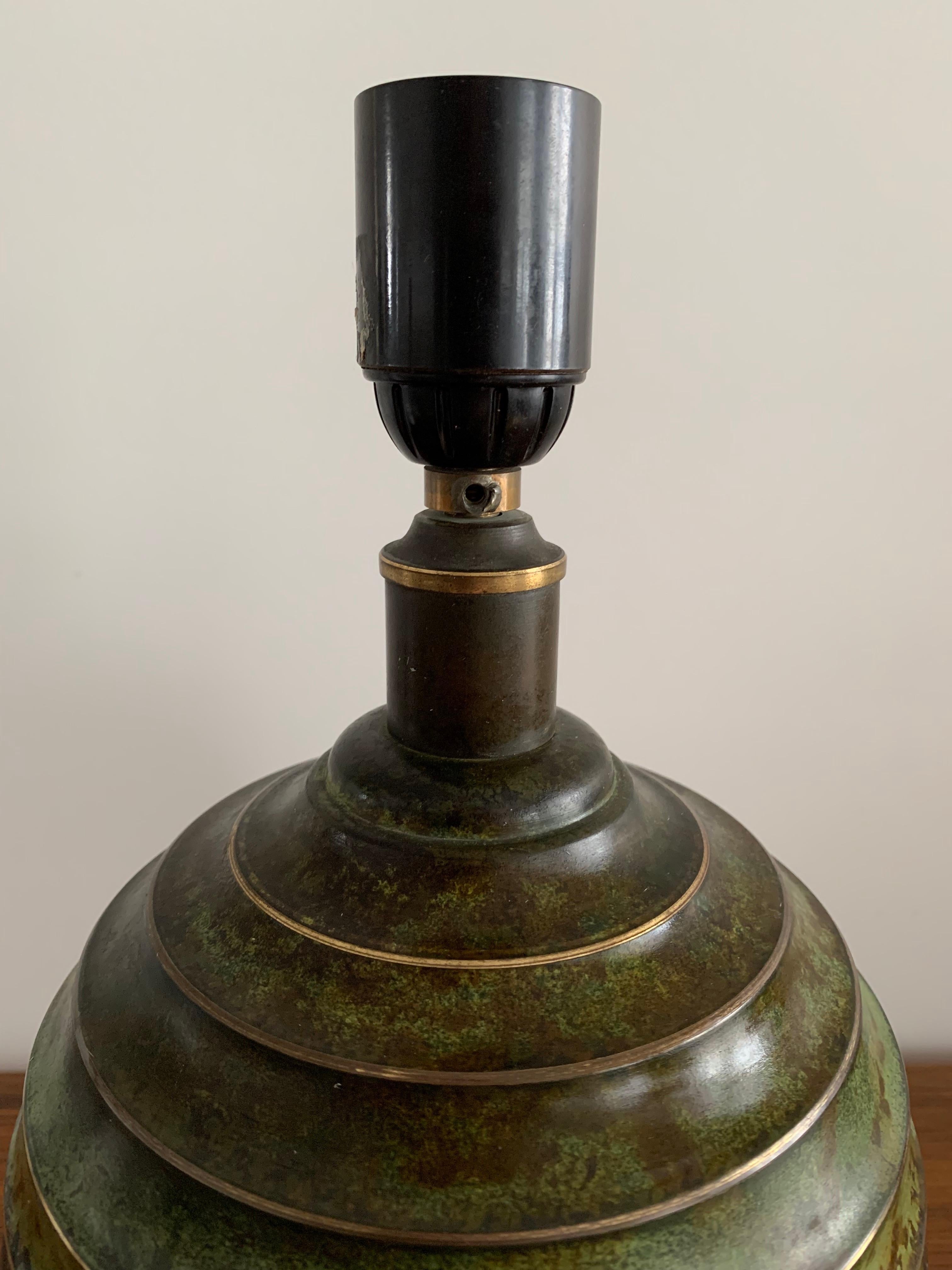 Lampe de table Art déco en bronze patiné aigles tenant un globe France 1940 en vente 5