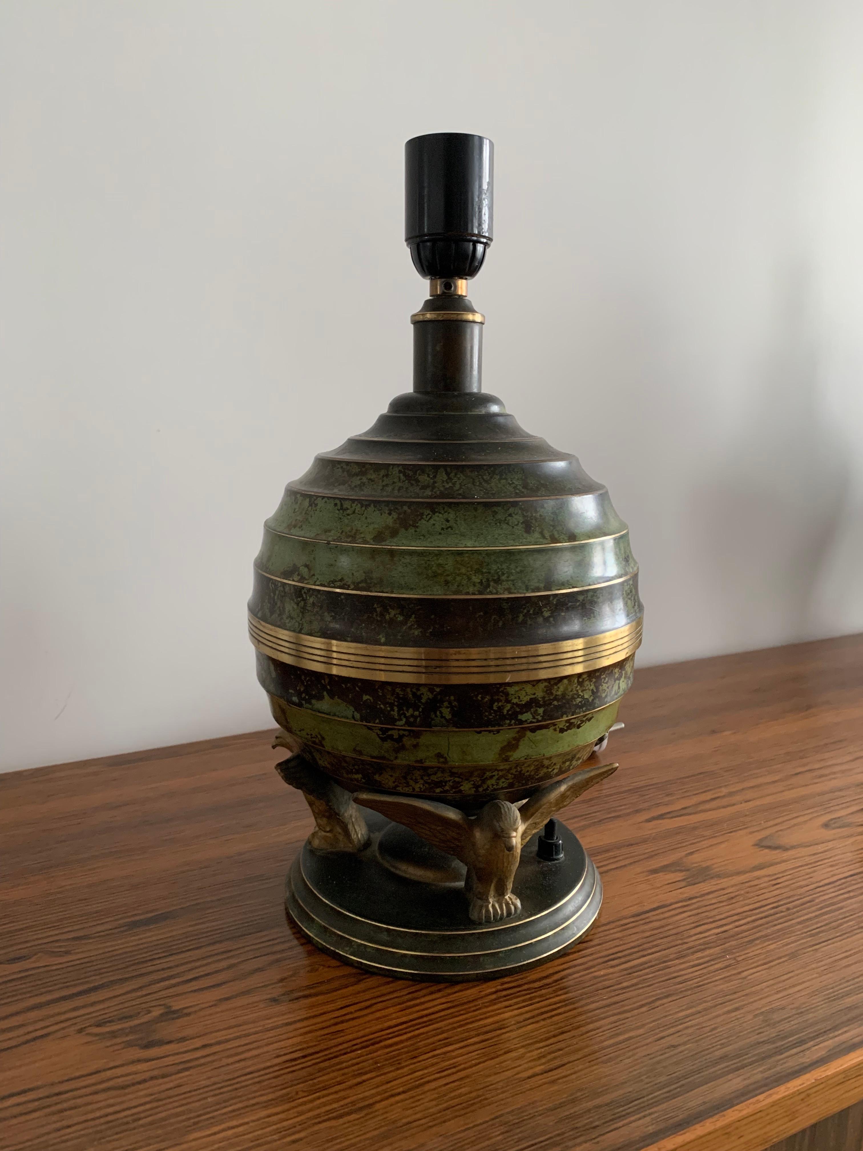 Art Déco Table Lamp in Patinated Bronze Eagles Holding a Globe, France, 1940 For Sale 13