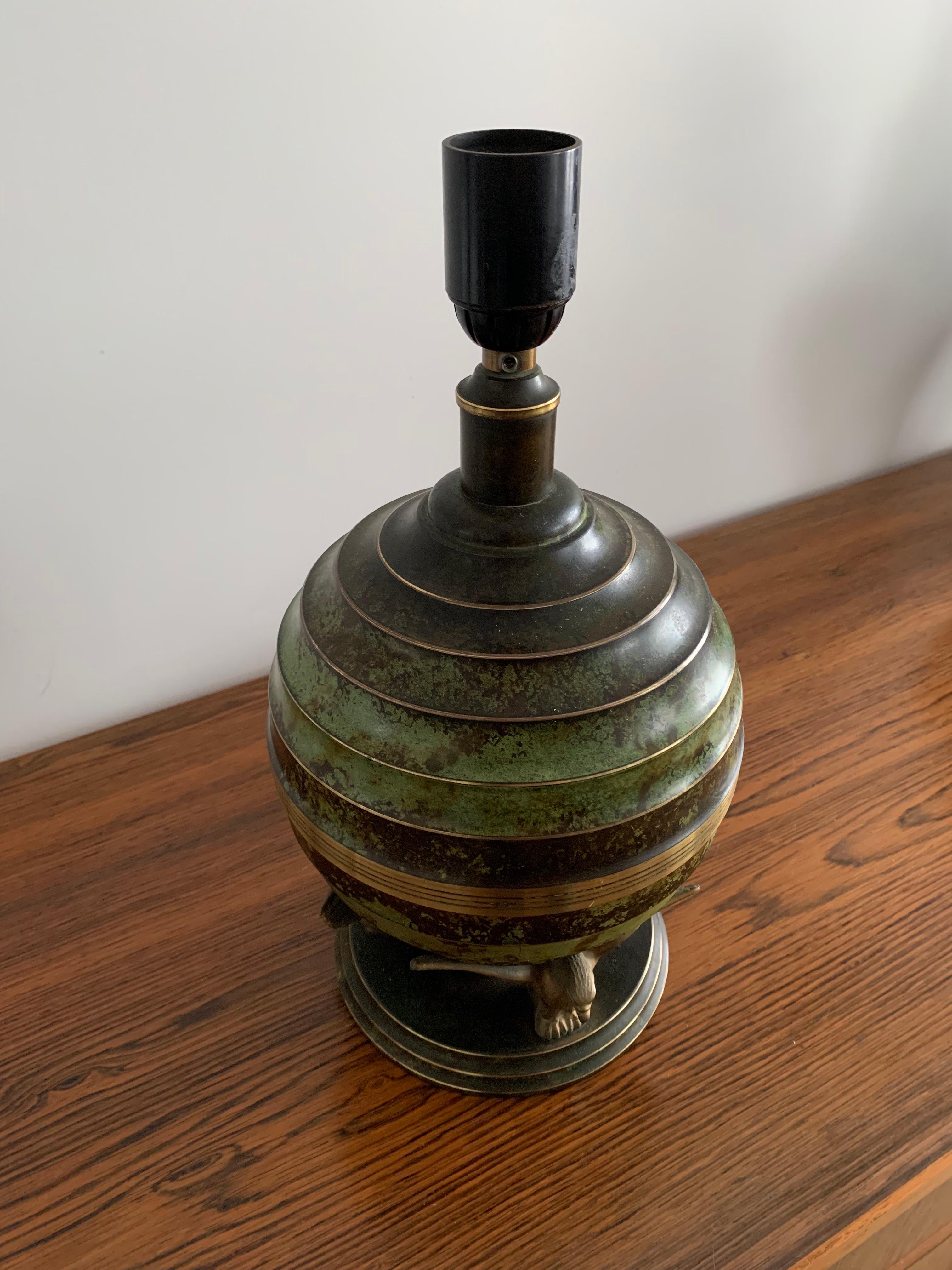 Art Déco Table Lamp in Patinated Bronze Eagles Holding a Globe, France, 1940 For Sale 14