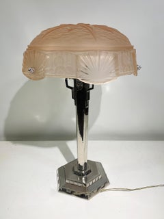 Art Deco Table Lamp in Press-molded Glass signed "Muller Frères Luneville"