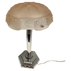 Lampada da tavolo Art Deco in vetro pressato firmata "Muller Frères Luneville".