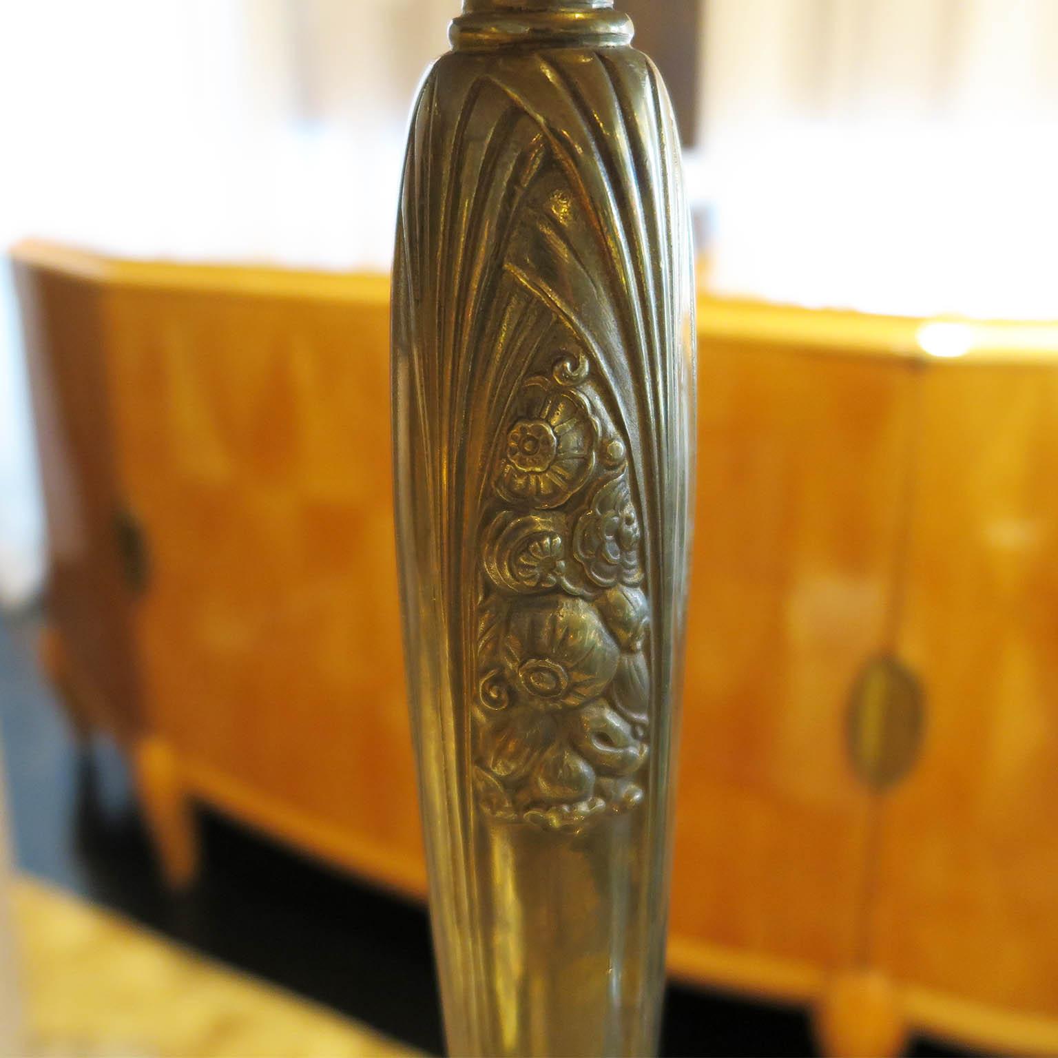 French Art Deco Table Lamp in Relief Brass with New Silk Shade For Sale