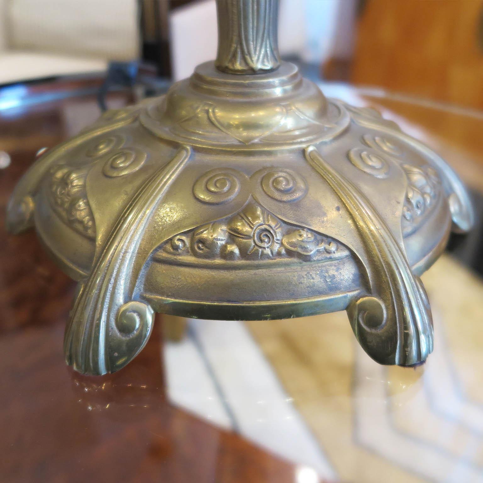 Art Deco Table Lamp in Relief Brass with New Silk Shade In Good Condition For Sale In Los Angeles, CA
