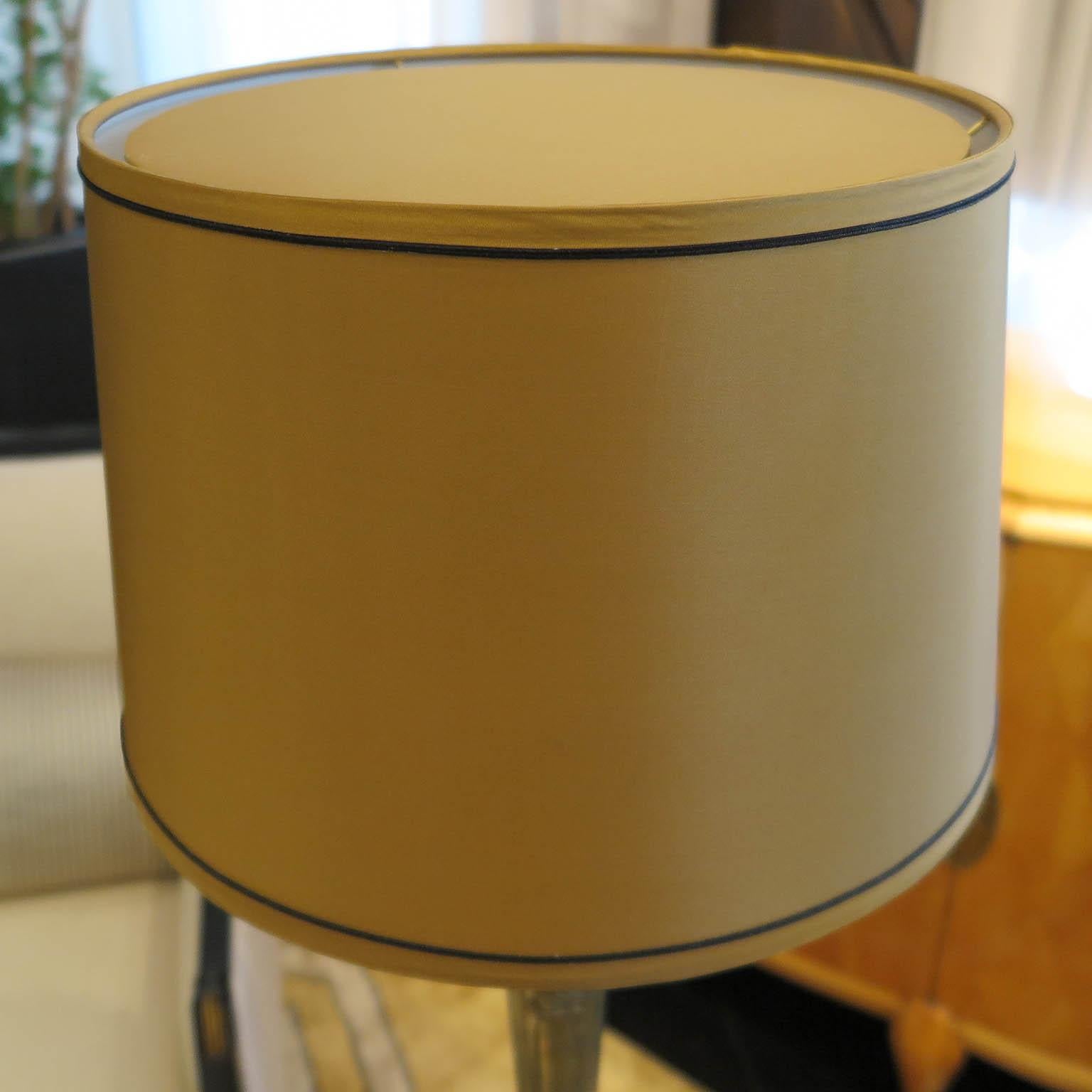 Art Deco Table Lamp in Relief Brass with New Silk Shade For Sale 1