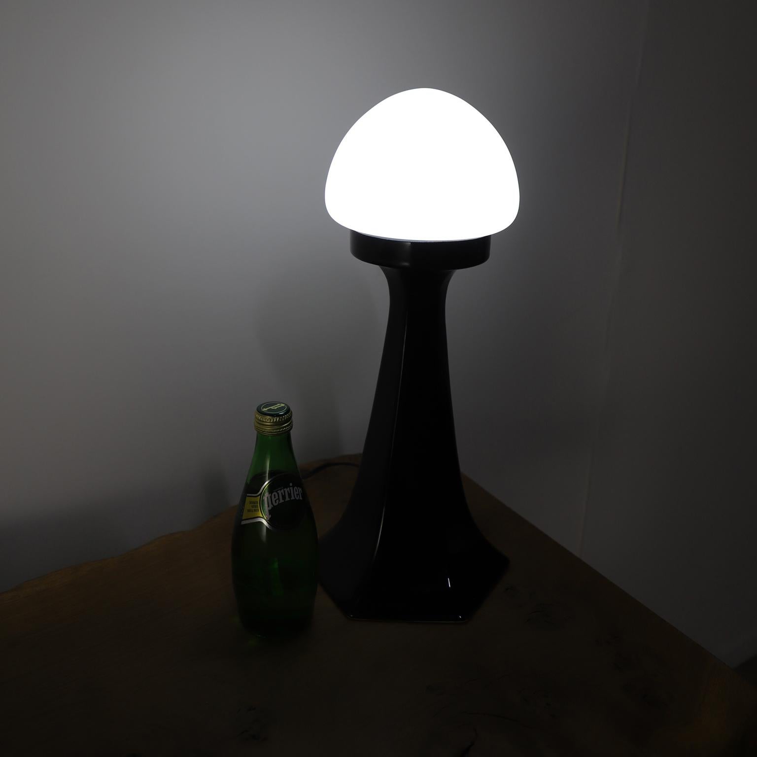 Milieu du XXe siècle Lampe de table Art Déco en céramique, circa 1940s en vente