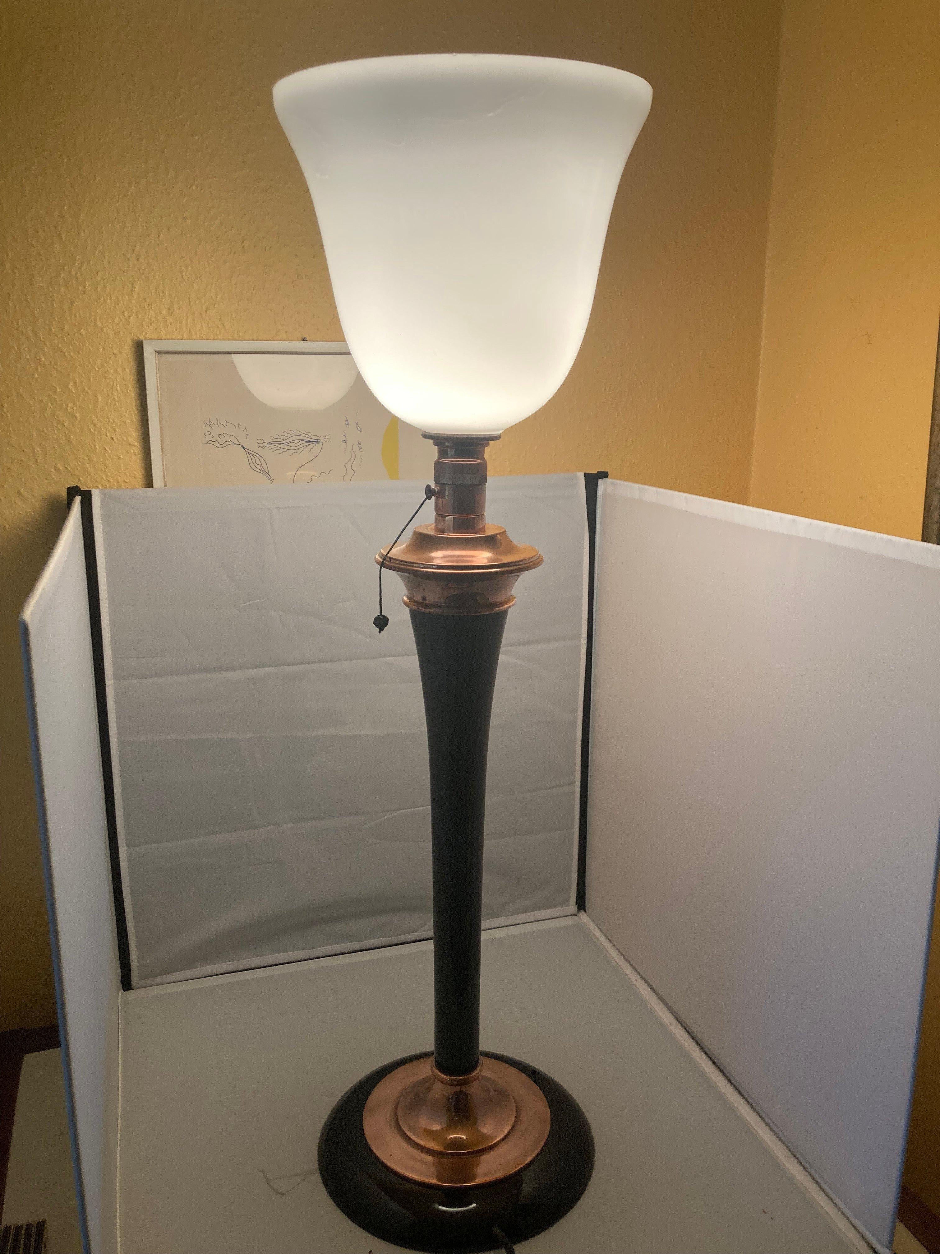 Lámpara de mesa Art Déco. Modelo 