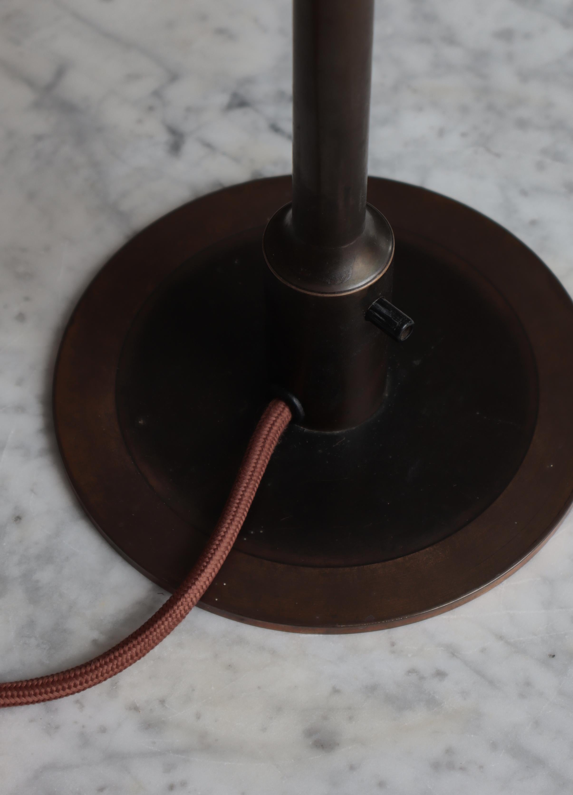 Lampe de bureau Art Déco modèle T3-major en laiton bruni par N.R. Thykier, Danemark 1930 en vente 3