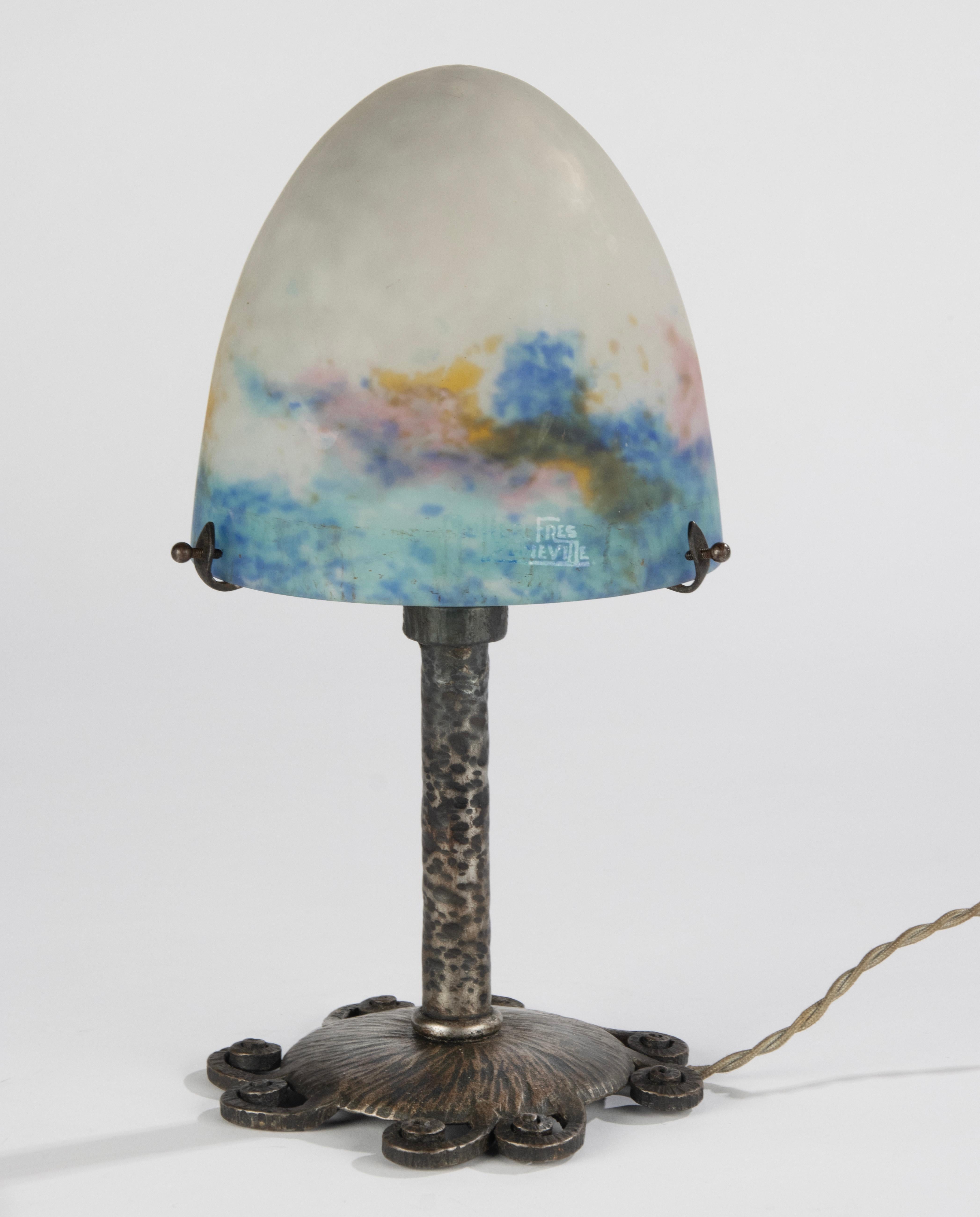 French Art Deco Table Lamp - Muller Frères - Wrought Iron and Paste Glass