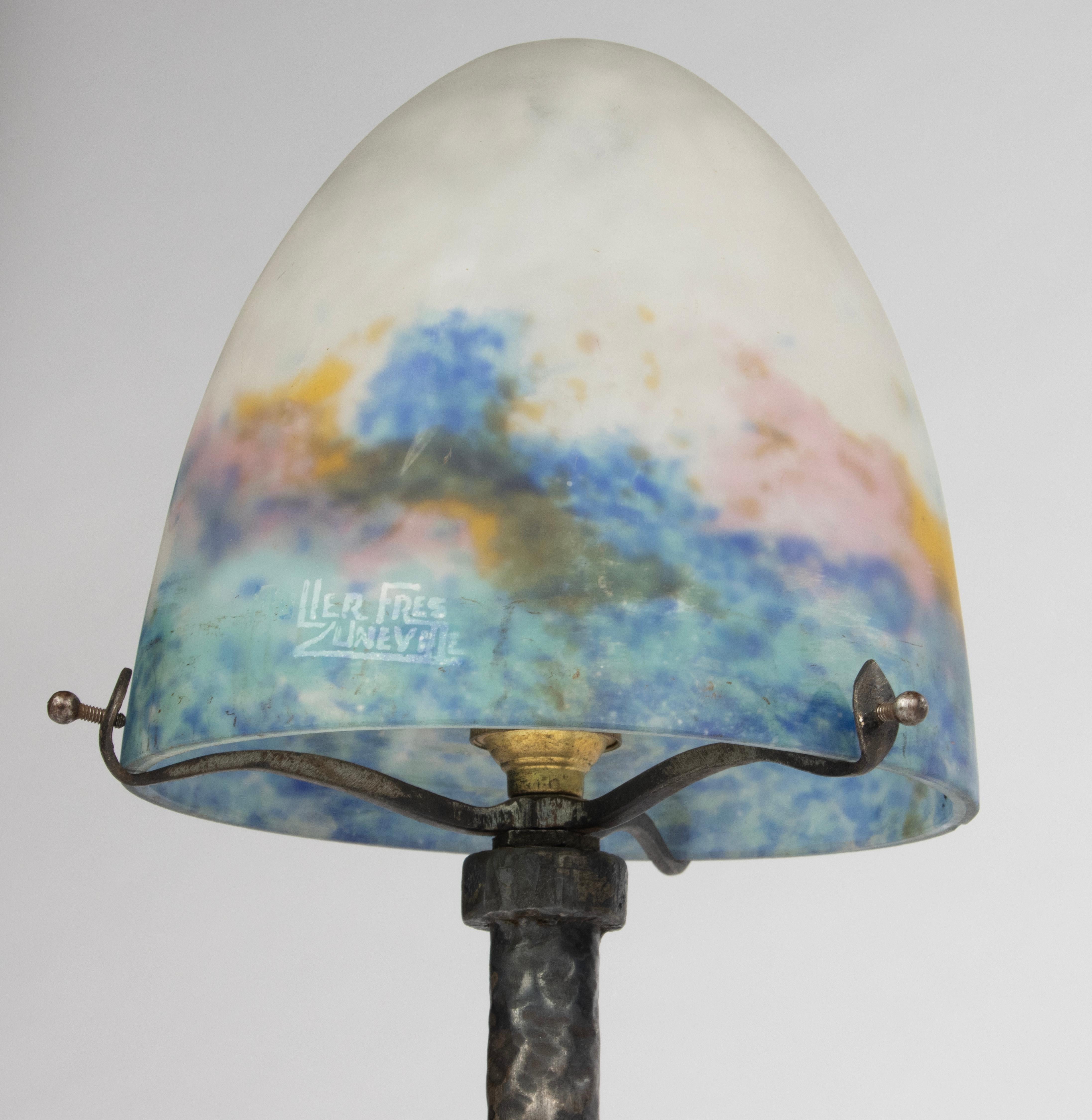 Art Deco Table Lamp - Muller Frères - Wrought Iron and Paste Glass In Good Condition In Casteren, Noord-Brabant