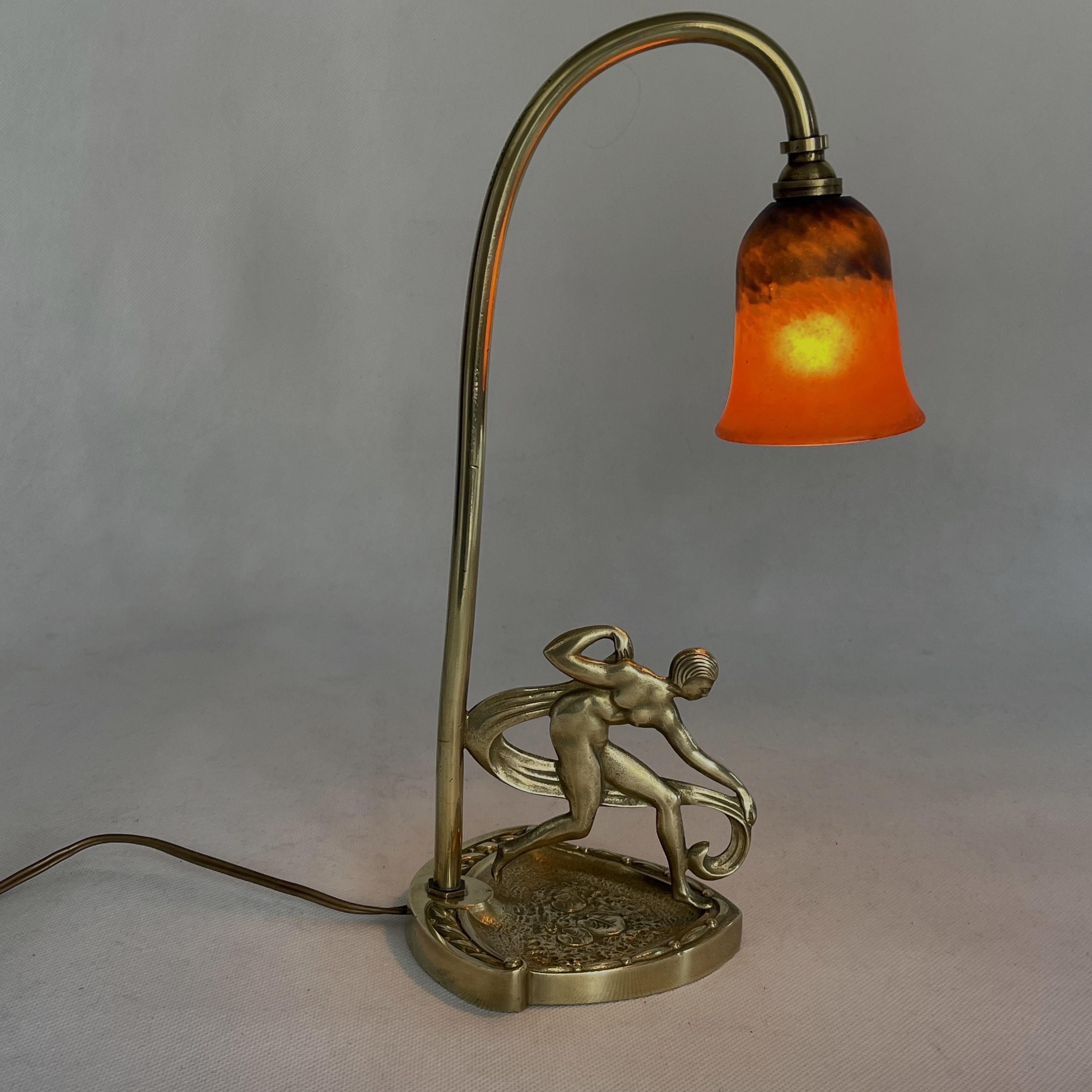 Art Deco Table Lamp Pâte De Verre Signed by Schneider, Dancer, 1930s For Sale 1