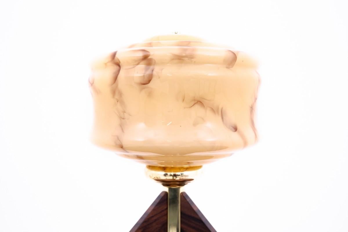 Lámpara de mesa Art Decó, Polonia, mediados del siglo XX. Nogal en venta