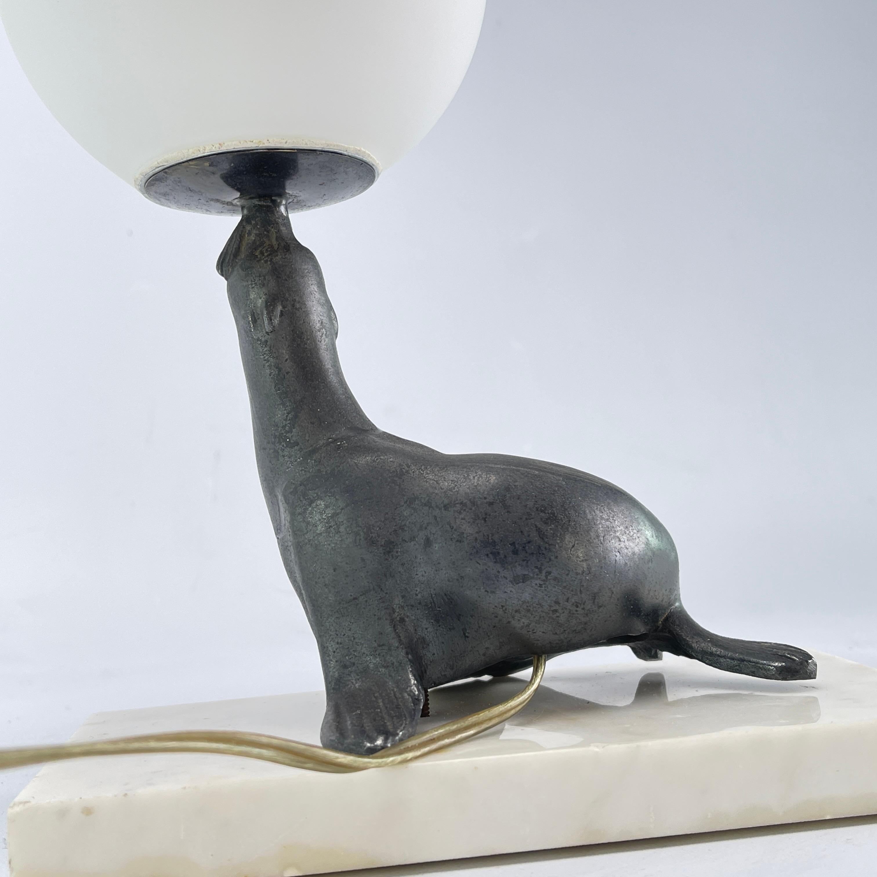 ART DECO table lamp seal sea lion sculpture lamp marble, 1930s In Good Condition For Sale In Bingen am Rhein, RP