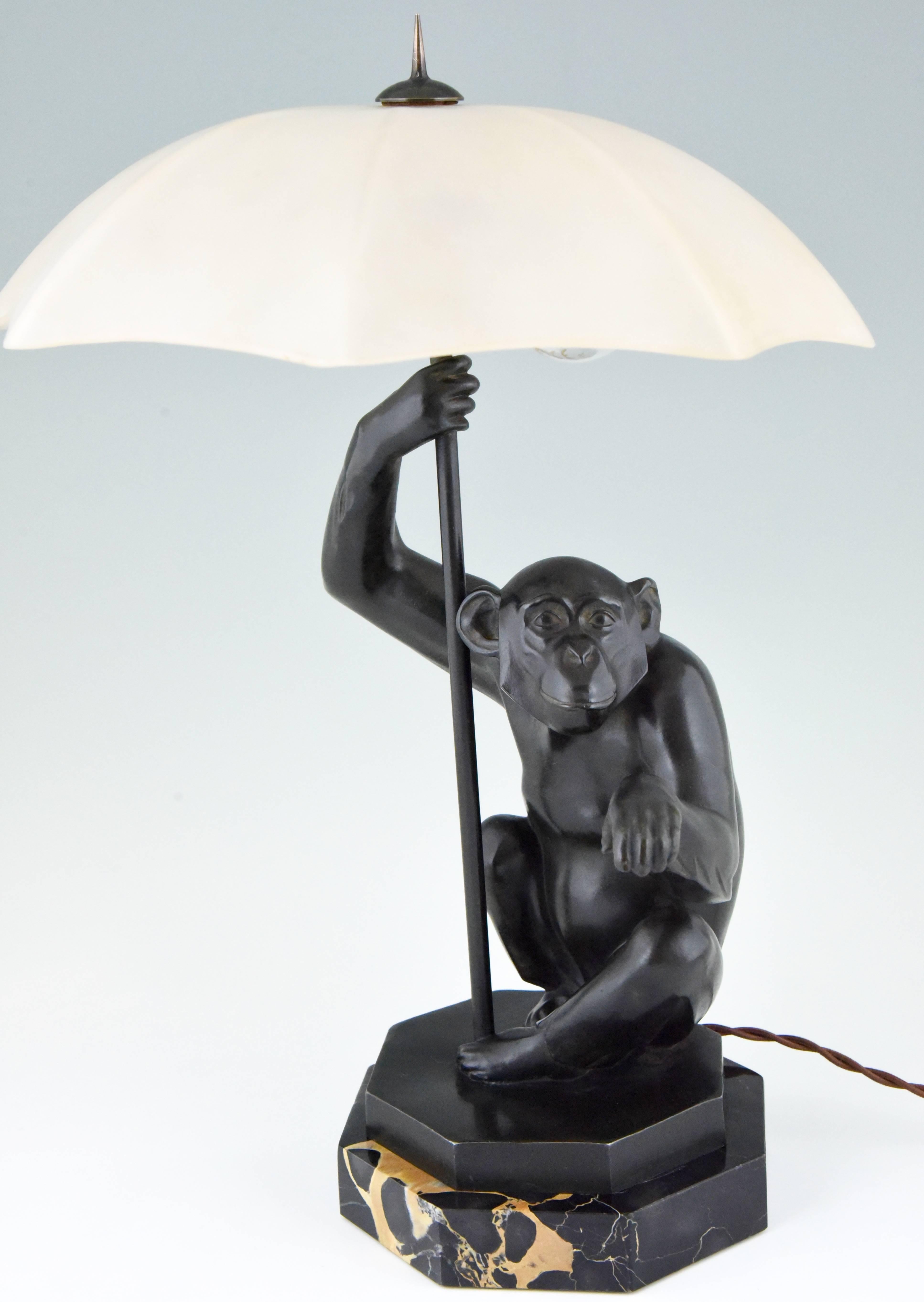 lampe femme parapluie