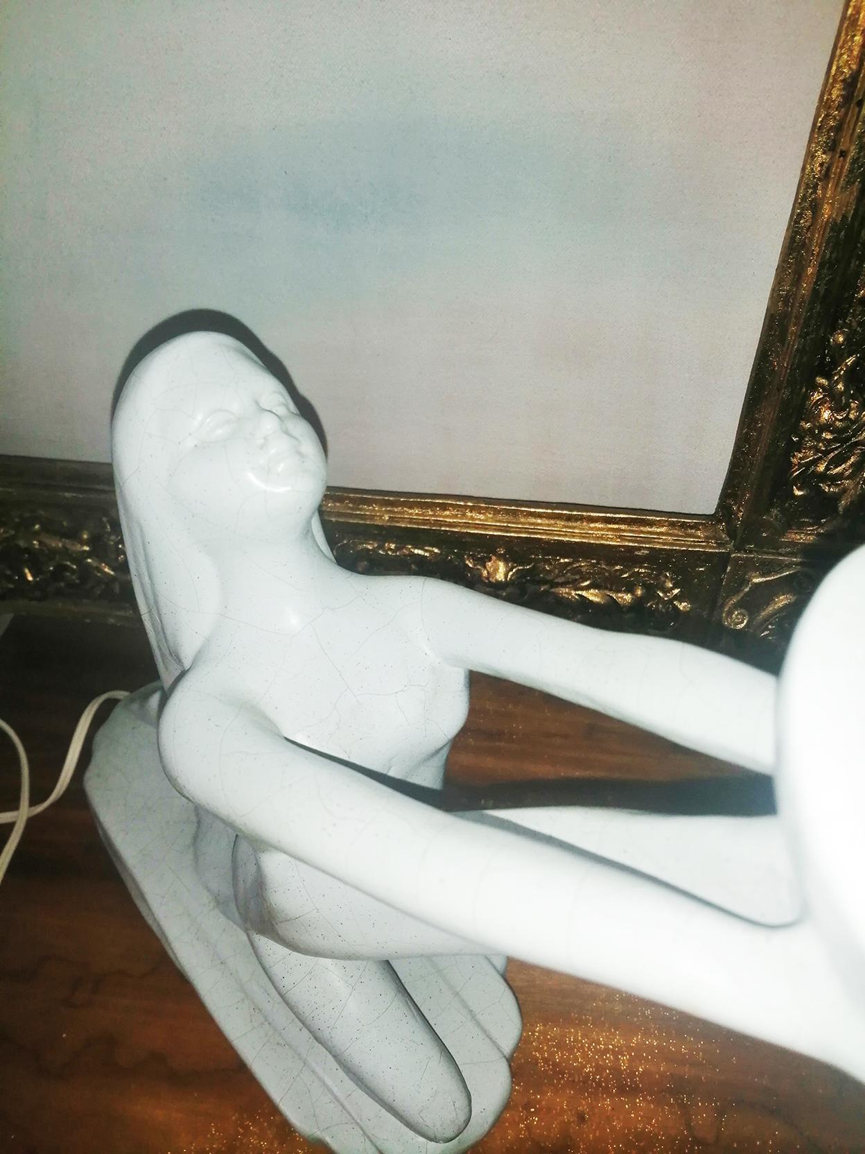 Art Deco Table Lamp Shaped Sculpture of a Lady in Porcelain and Opaline Balloon For Sale 2