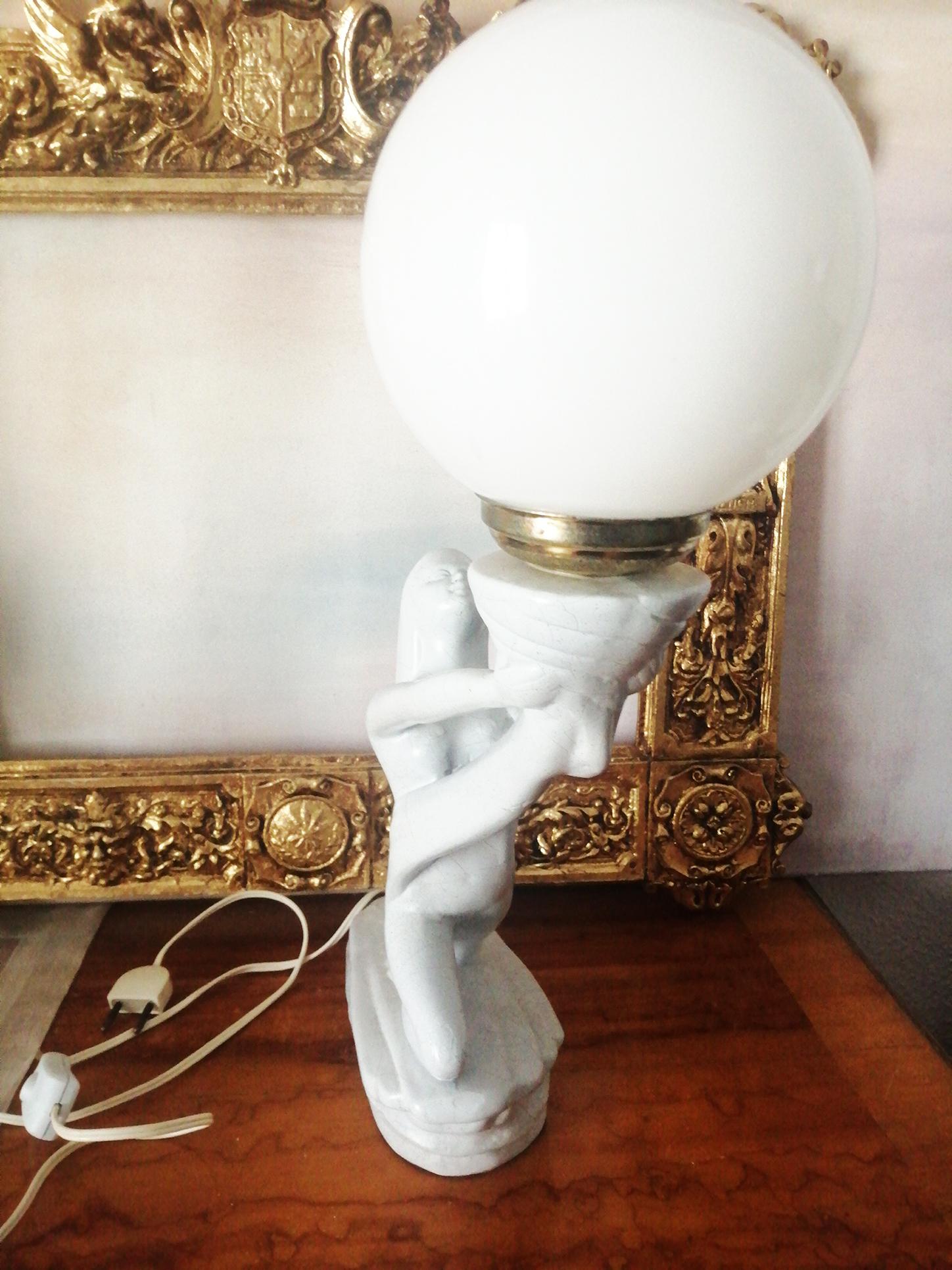 Art Deco Table Lamp Shaped Sculpture of a Lady in Porcelain and Opaline Balloon For Sale 4