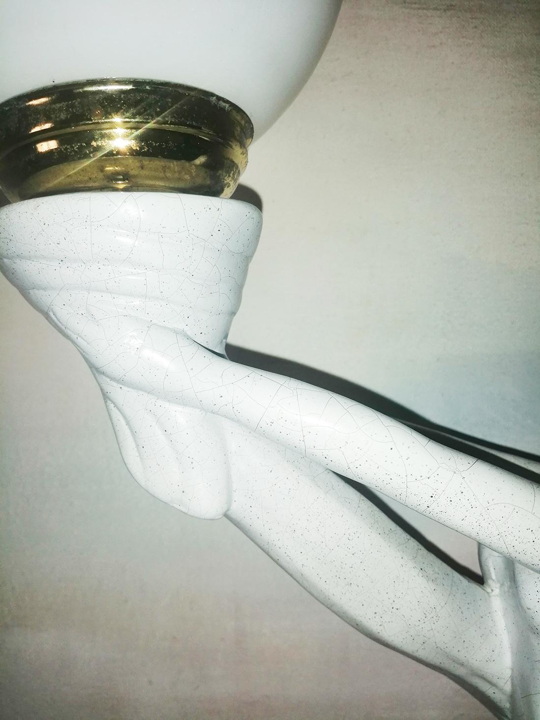Art-Déco-Tischlampe in Form einer Dame aus Porzellan und Opalballon in Porzellan im Angebot 11