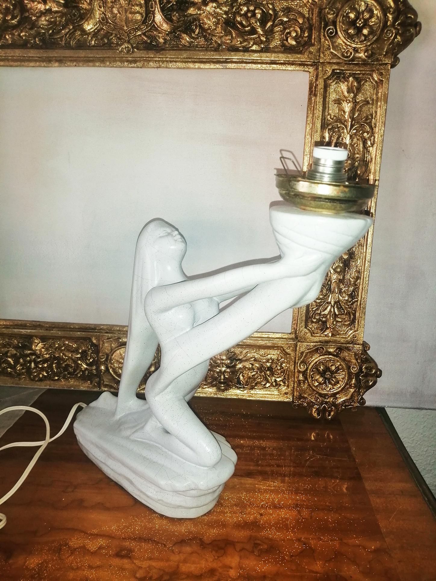 Art Deco Table Lamp Shaped Sculpture of a Lady in Porcelain and Opaline Balloon In Good Condition For Sale In Mombuey, Zamora