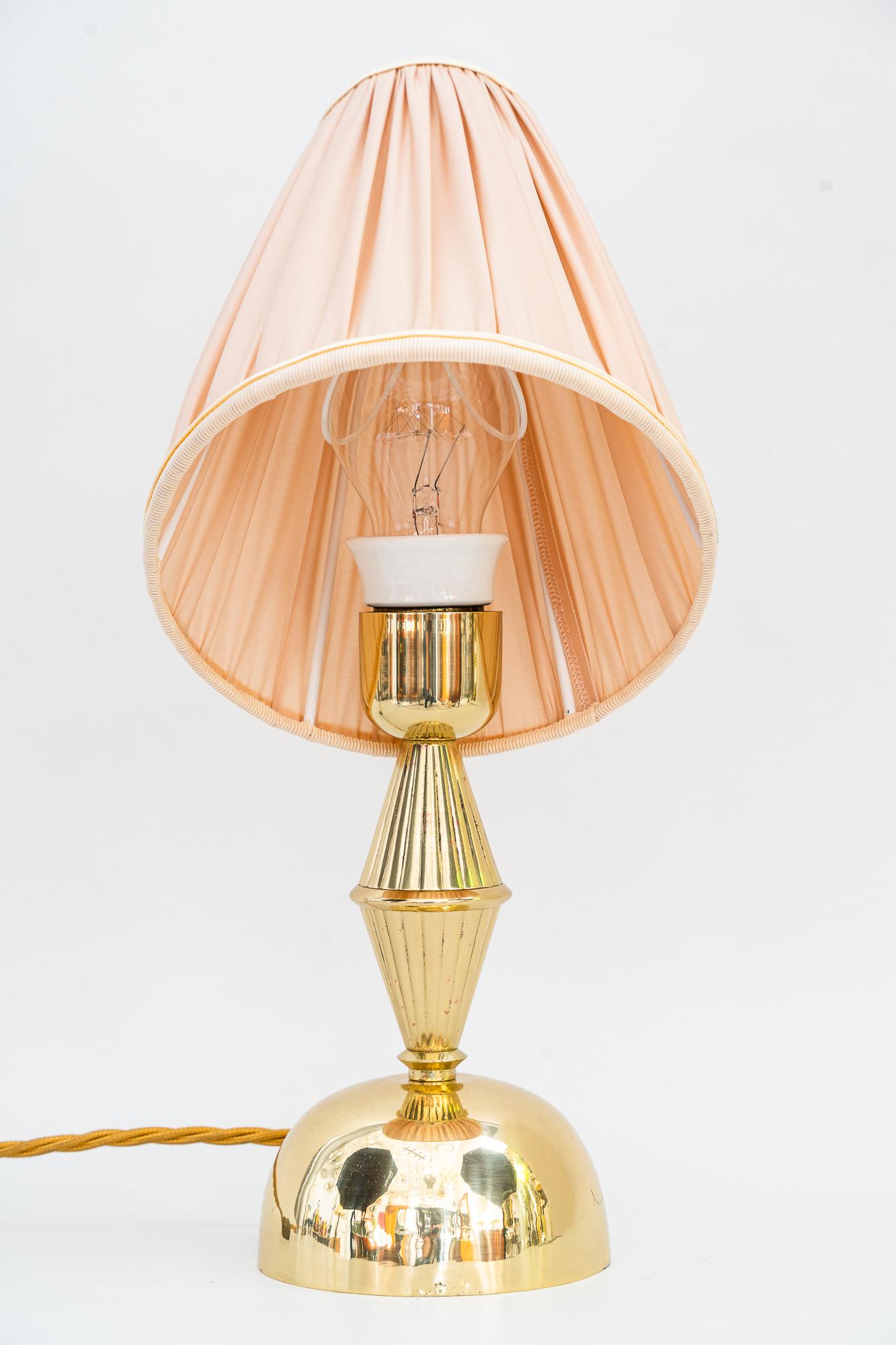 Art-Déco-Tischlampe Vienna aus den 1920er Jahren
Poliert und emailliert
Der Farbton wird ersetzt (neu).