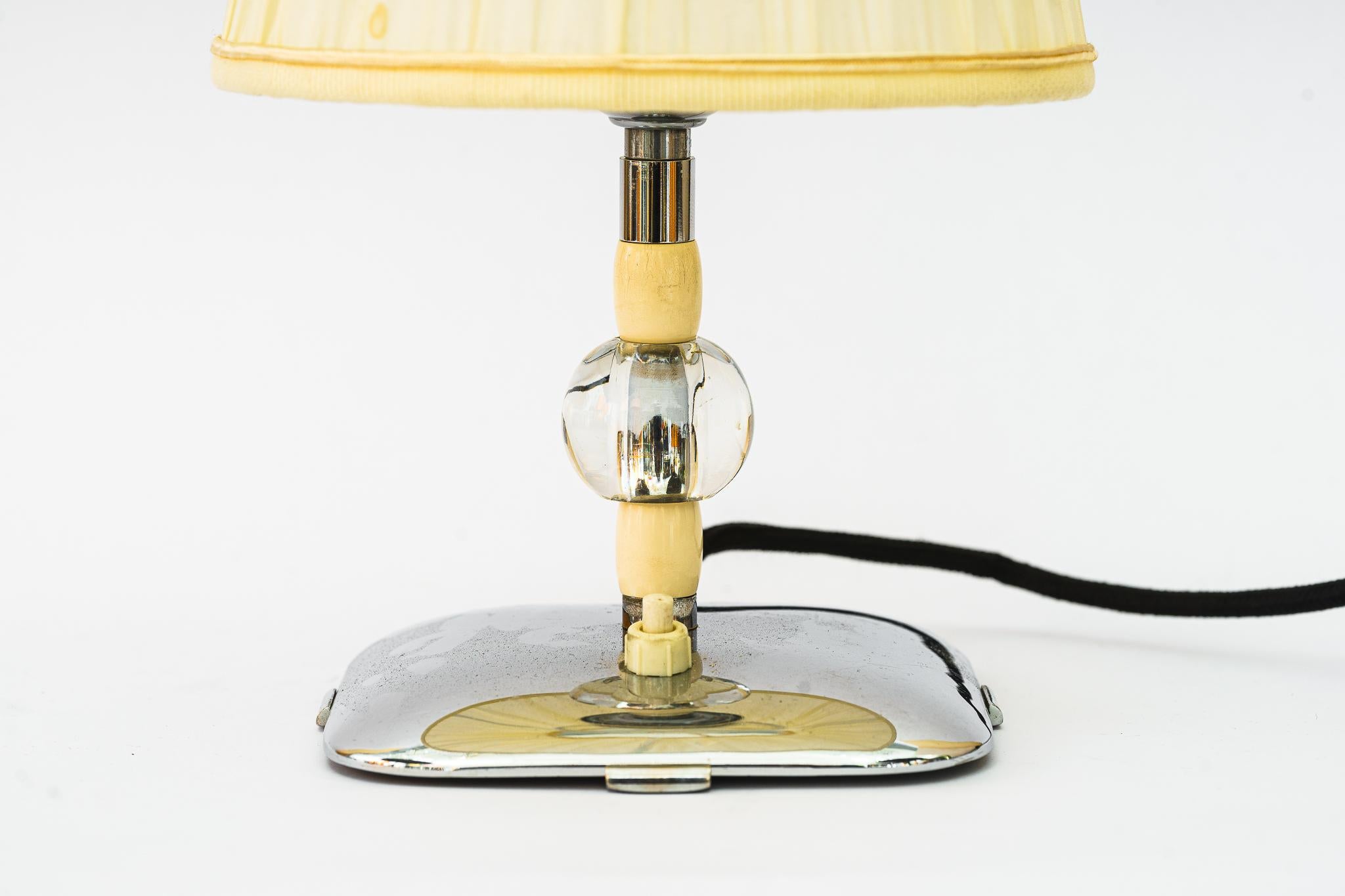 Plaqué Lampe de table Art Déco viennoise des années 1920 en vente