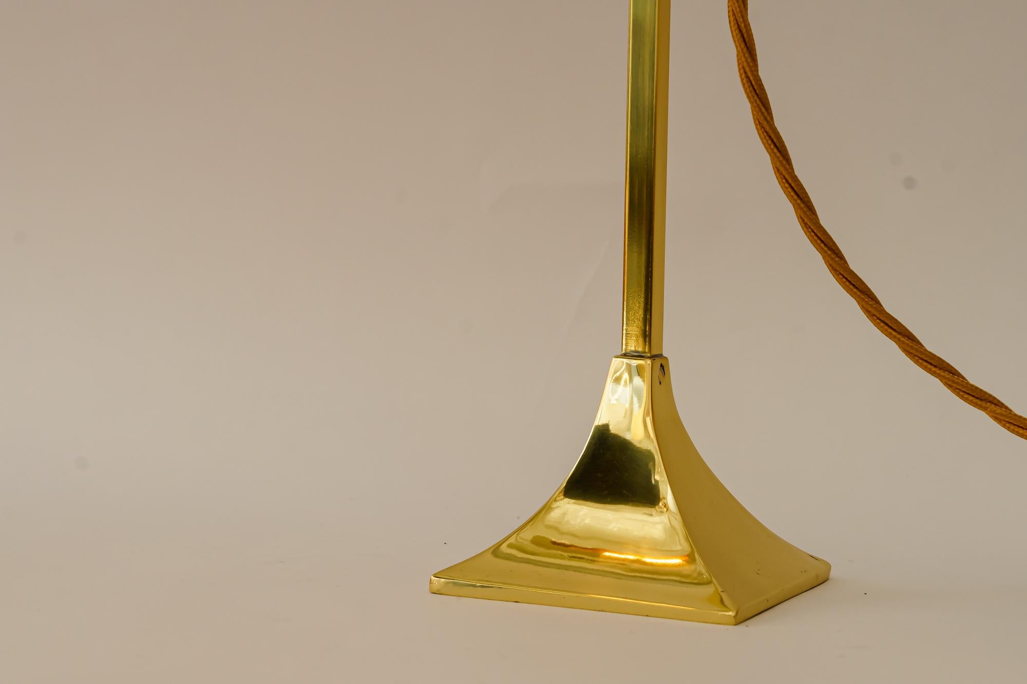 Art-Déco-Tischlampe Vienna aus den 1920er Jahren (Messing) im Angebot