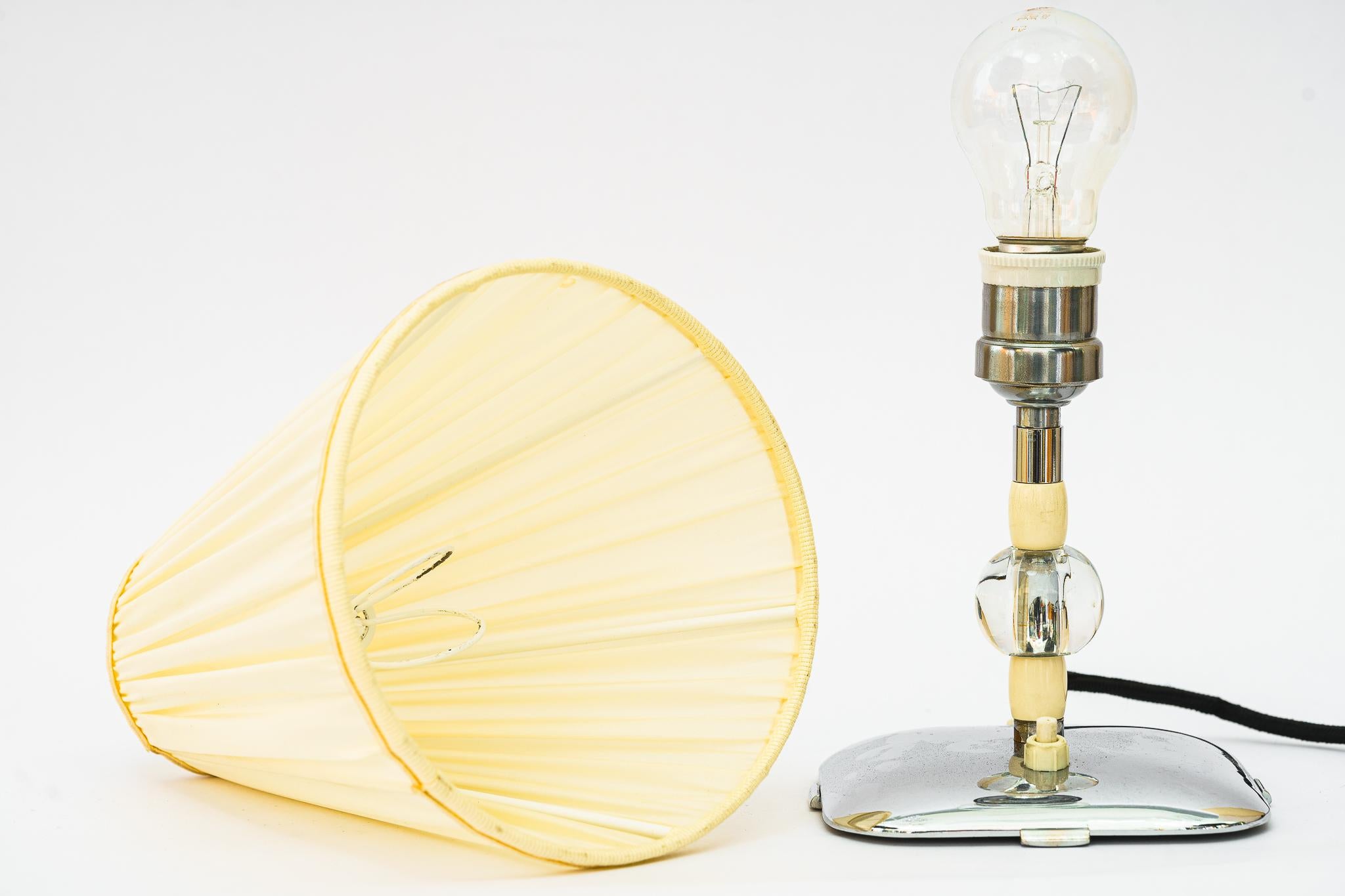Art-Déco-Tischlampe Vienna aus den 1920er Jahren (Stoff) im Angebot