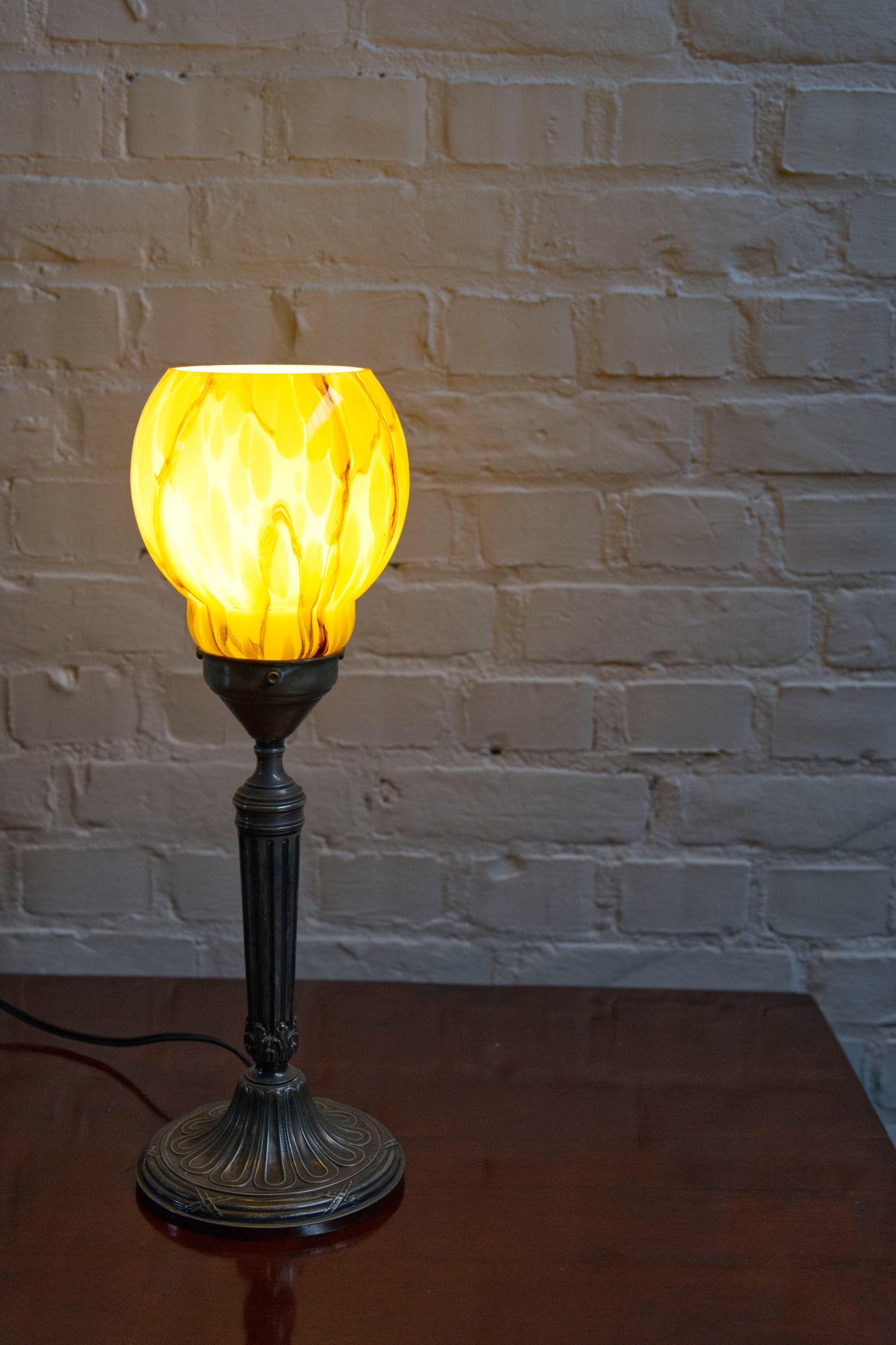 Art deco table lamp with a marbled glass shade, 1930's For Sale 1